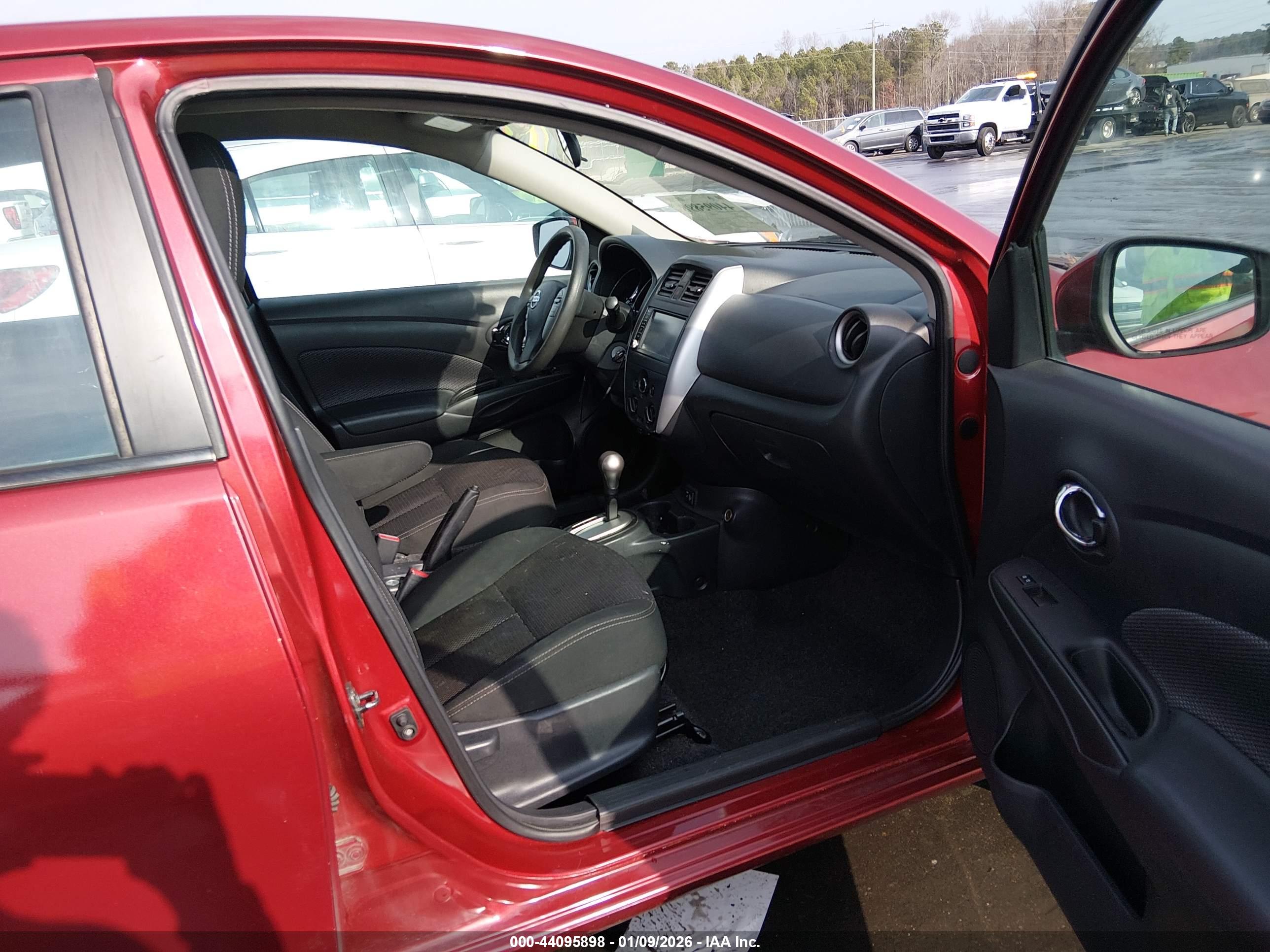 NISSAN VERSA image 5