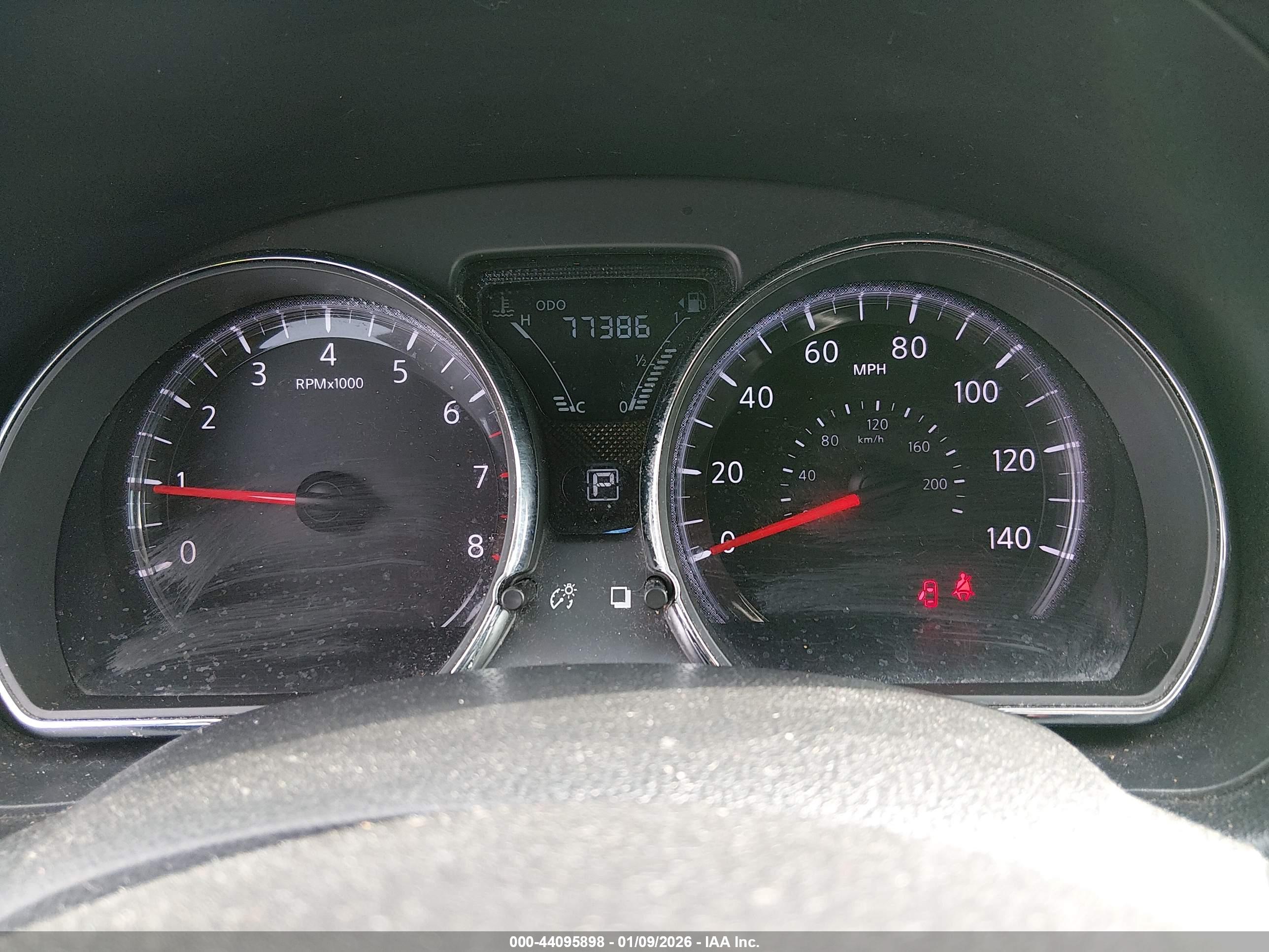 NISSAN VERSA image 7