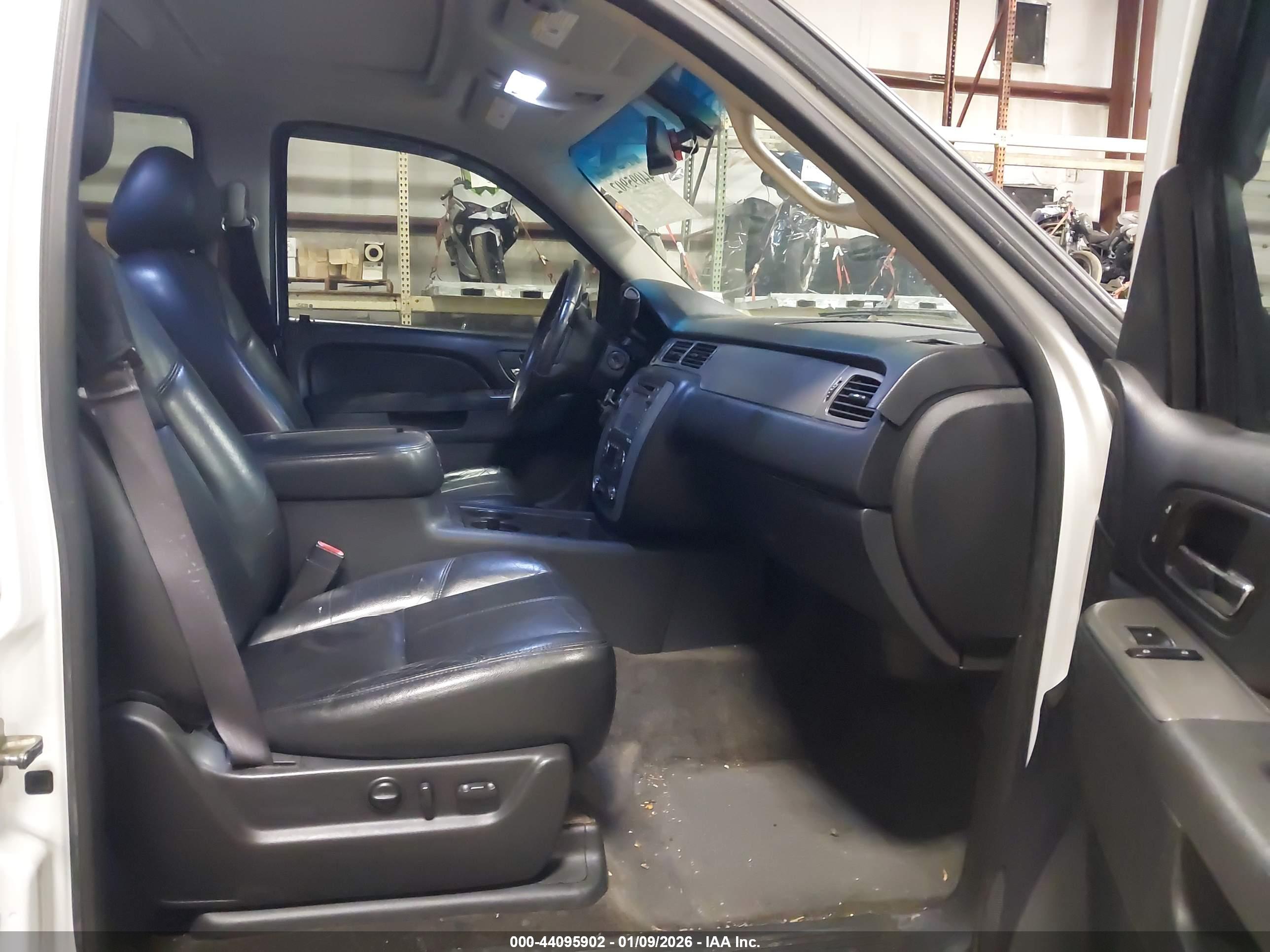 CHEVROLET TAHOE image 5