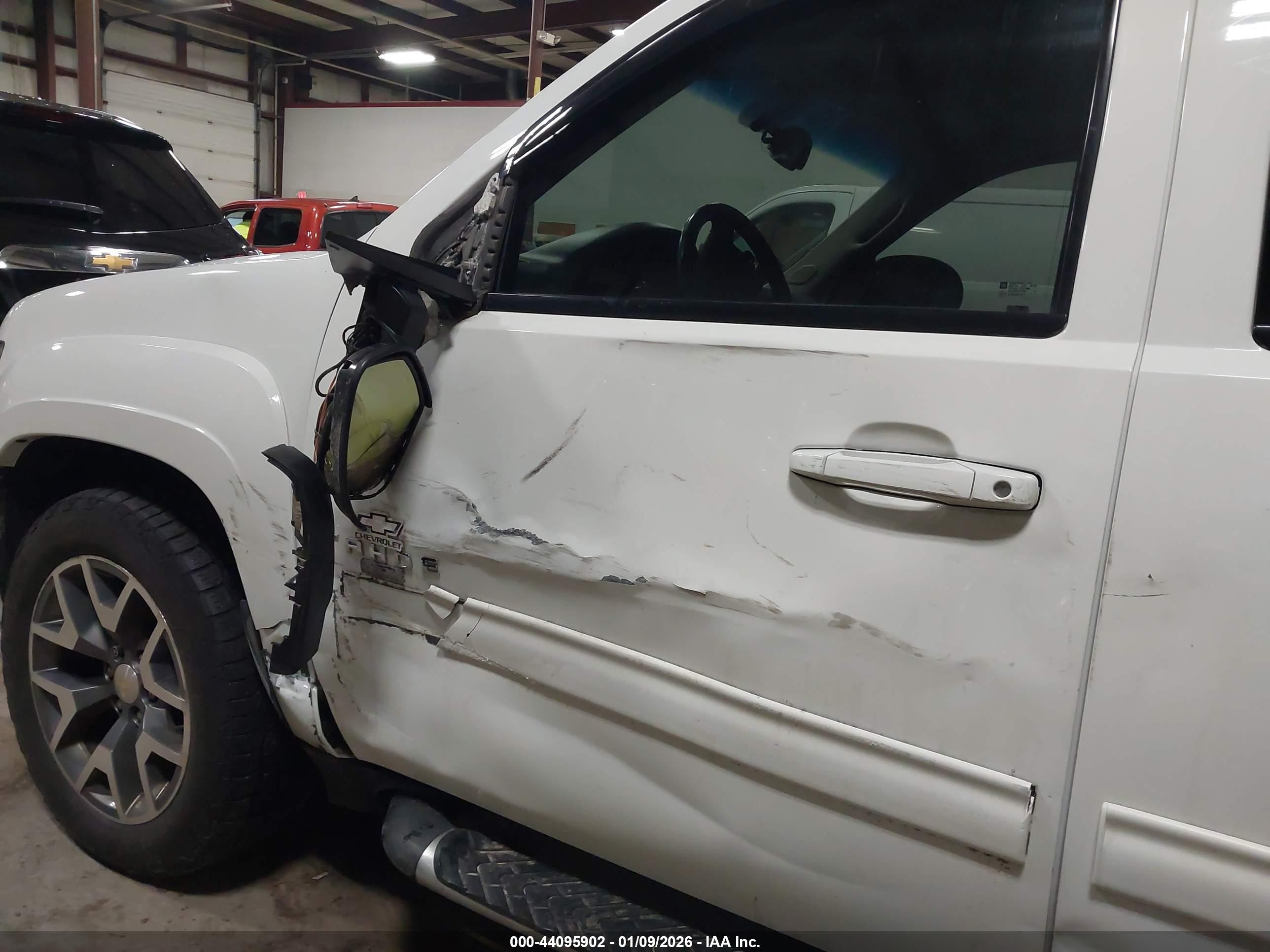 CHEVROLET TAHOE image 6