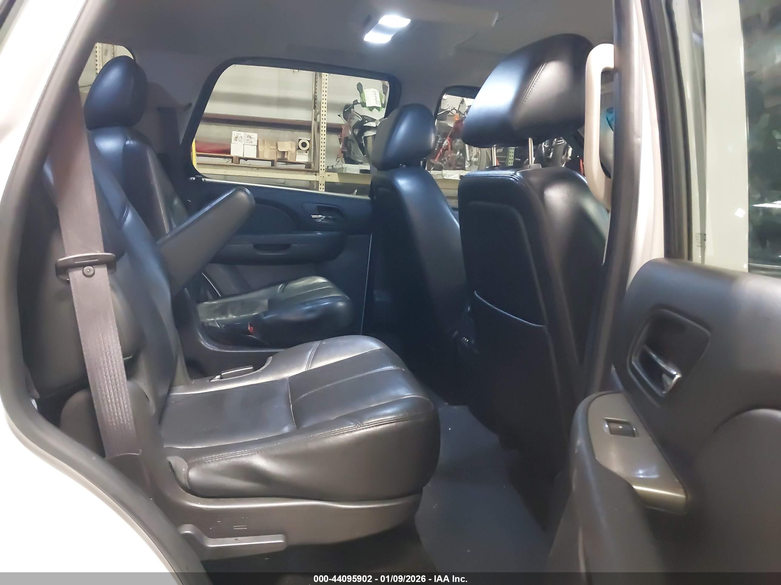 CHEVROLET TAHOE image 8