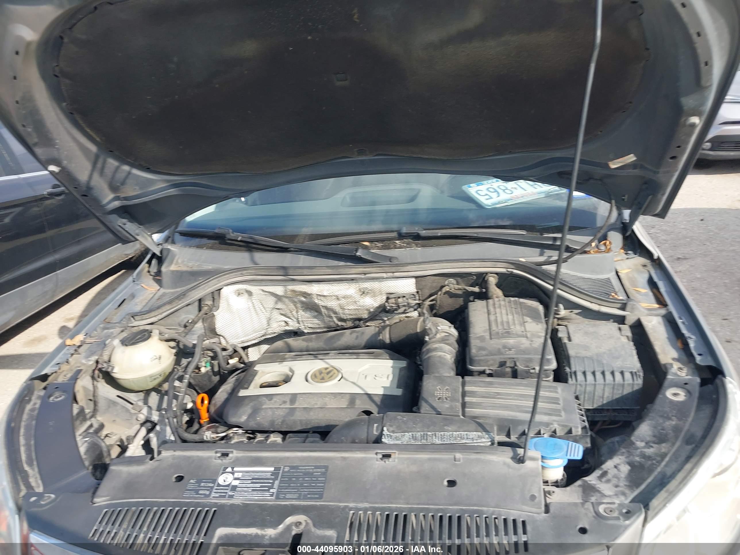 VOLKSWAGEN TIGUAN image 10