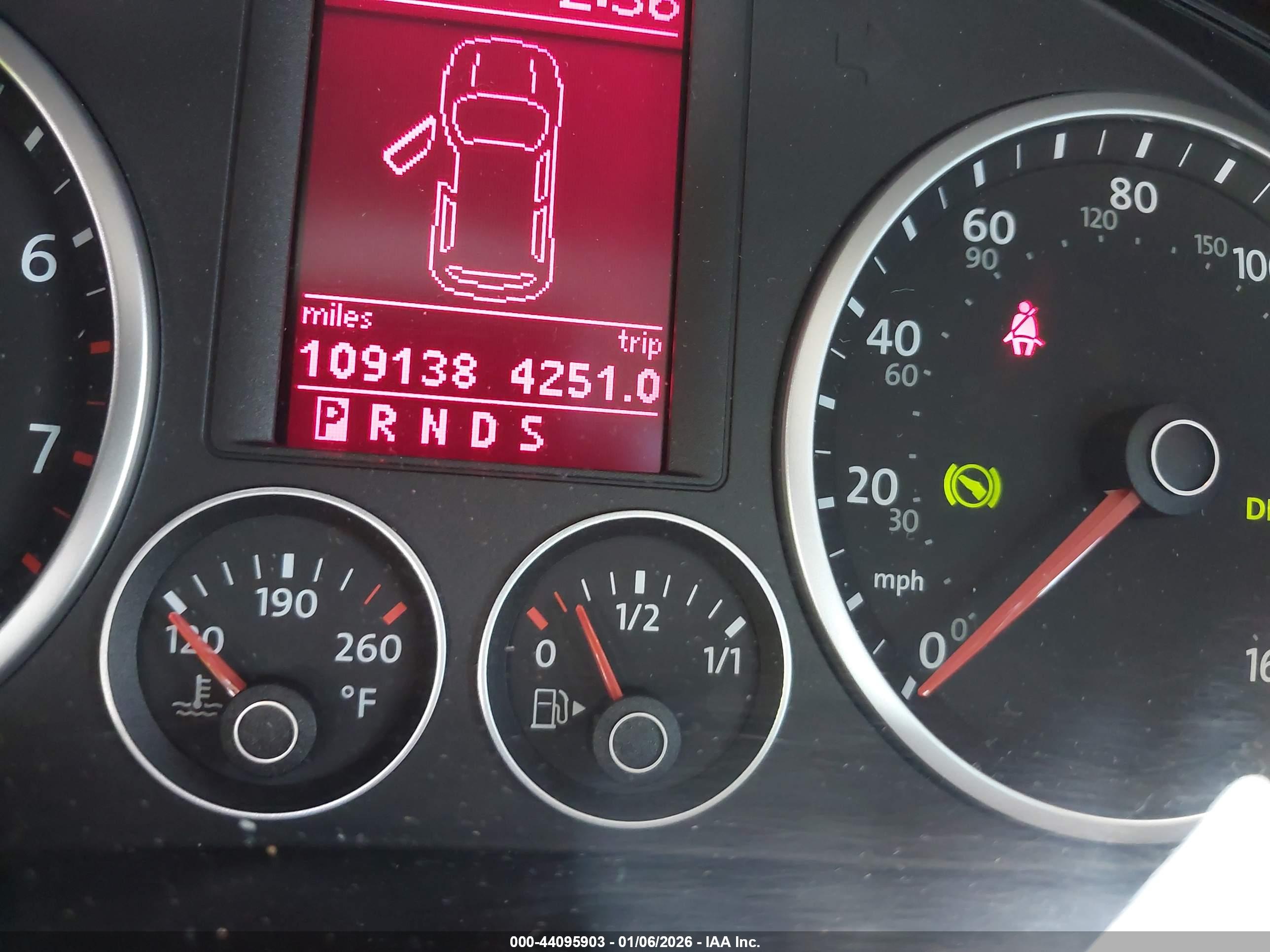VOLKSWAGEN TIGUAN image 7