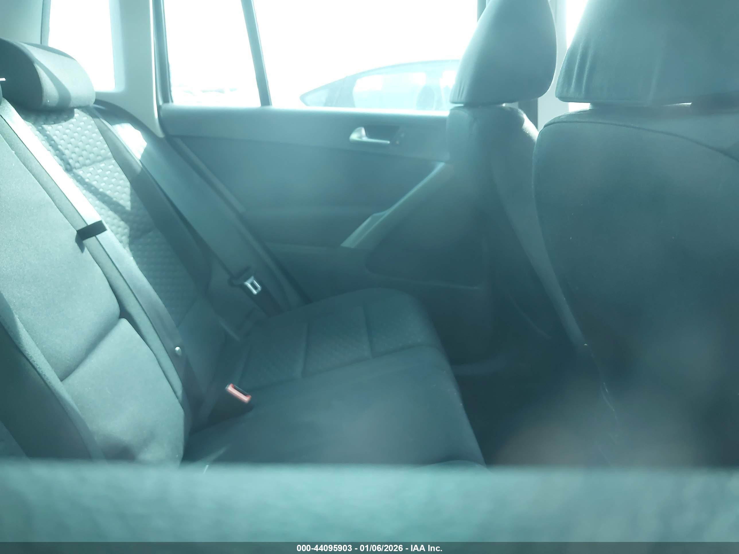 VOLKSWAGEN TIGUAN image 8