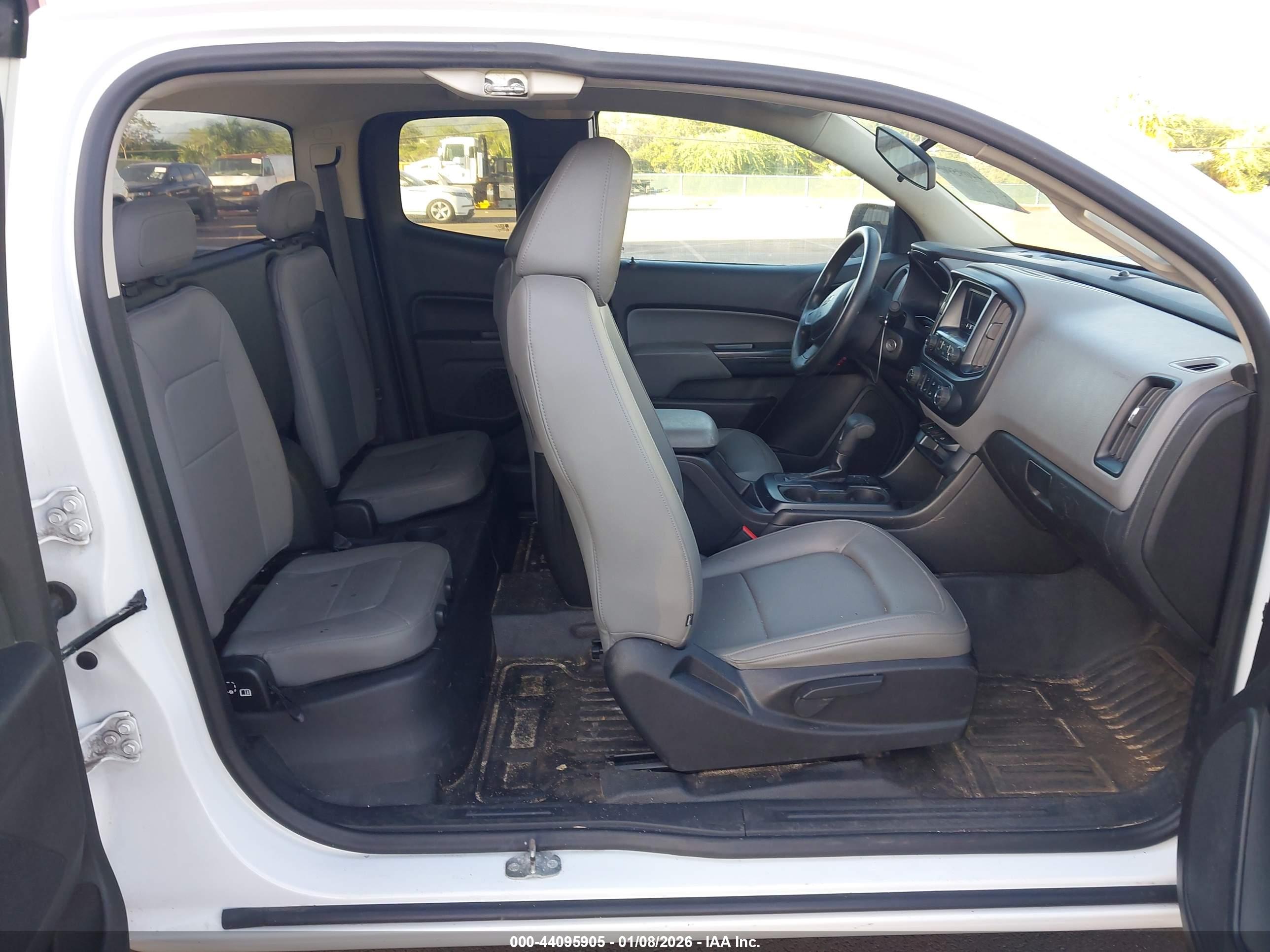CHEVROLET COLORADO image 8