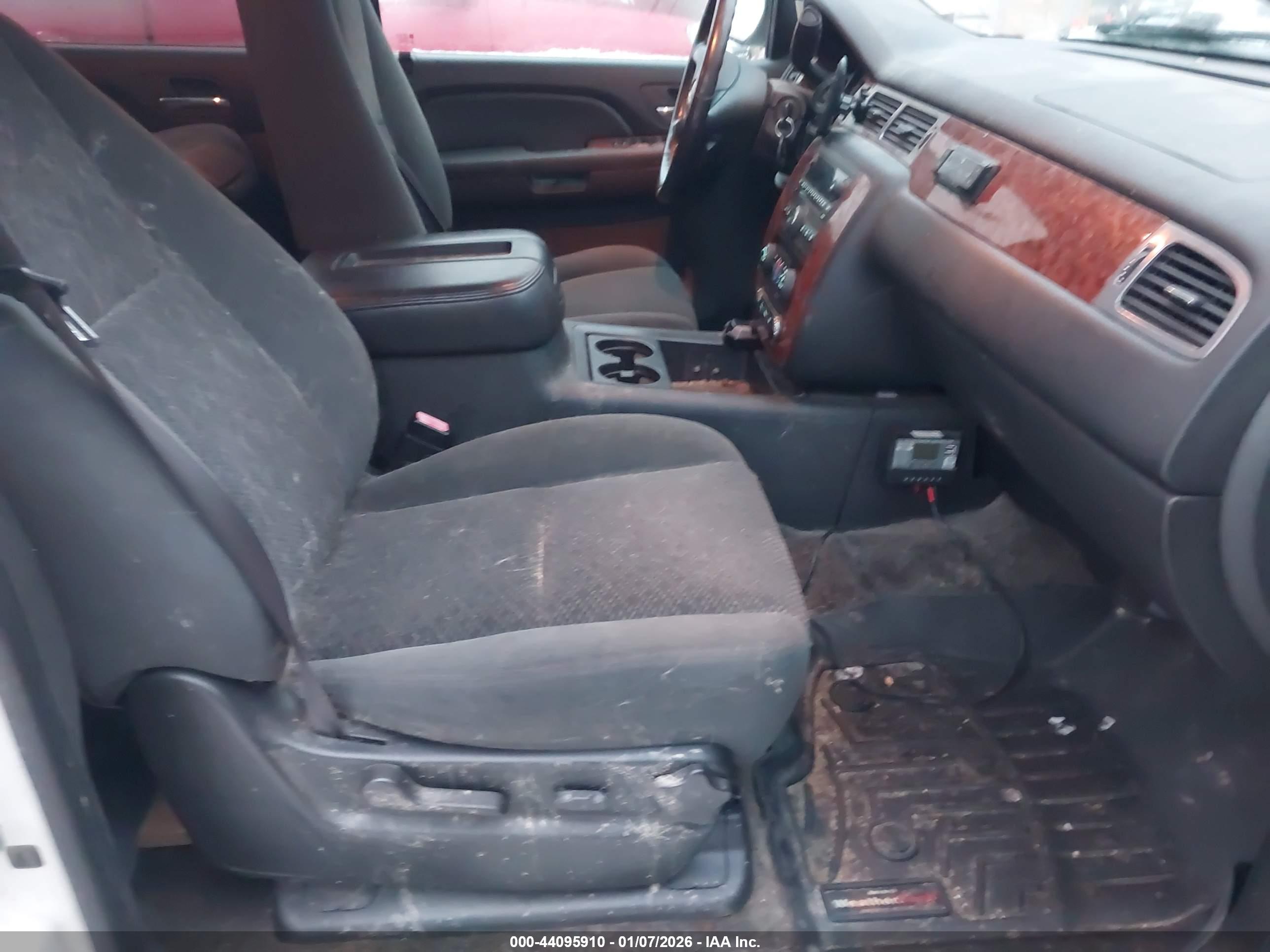 CHEVROLET TAHOE image 5