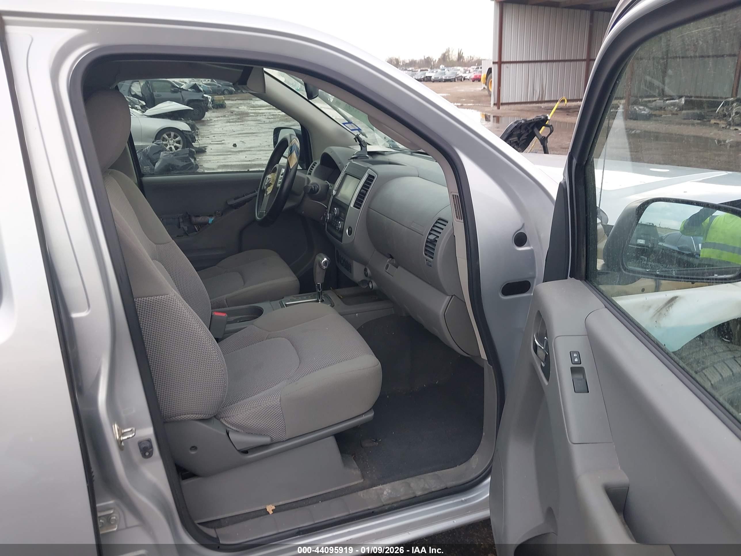 NISSAN FRONTIER image 5