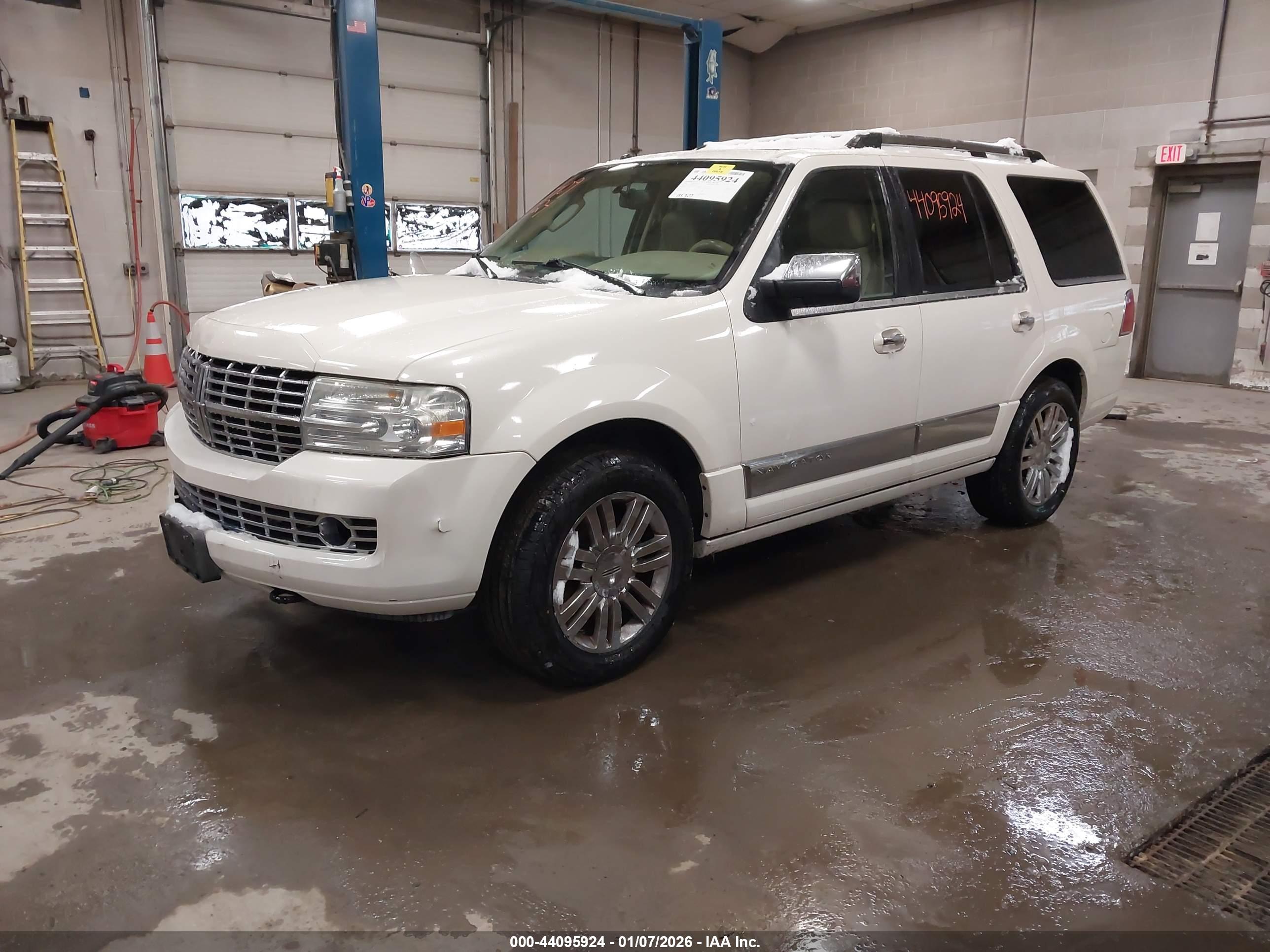 LINCOLN NAVIGATOR image 2