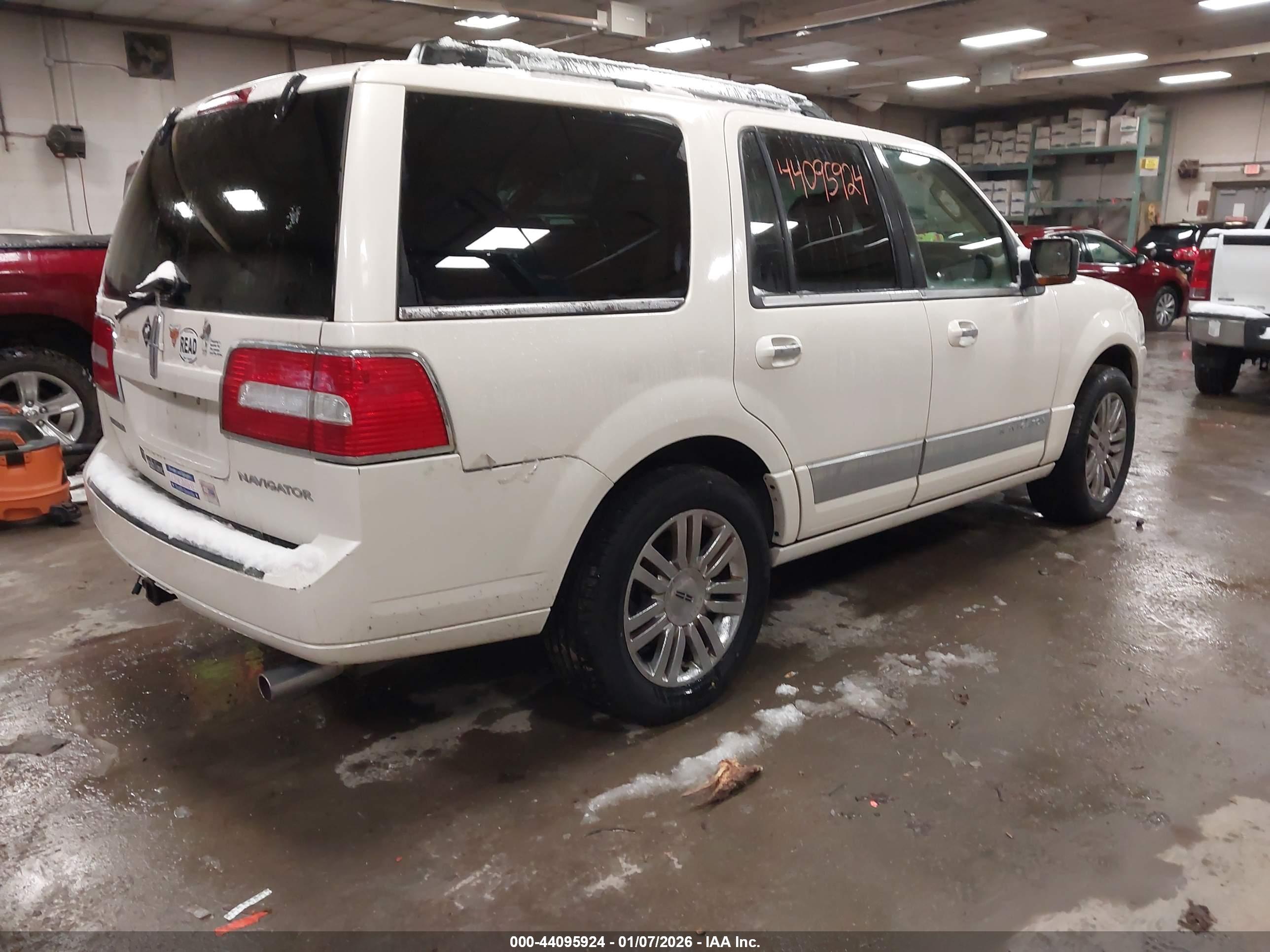 LINCOLN NAVIGATOR image 4
