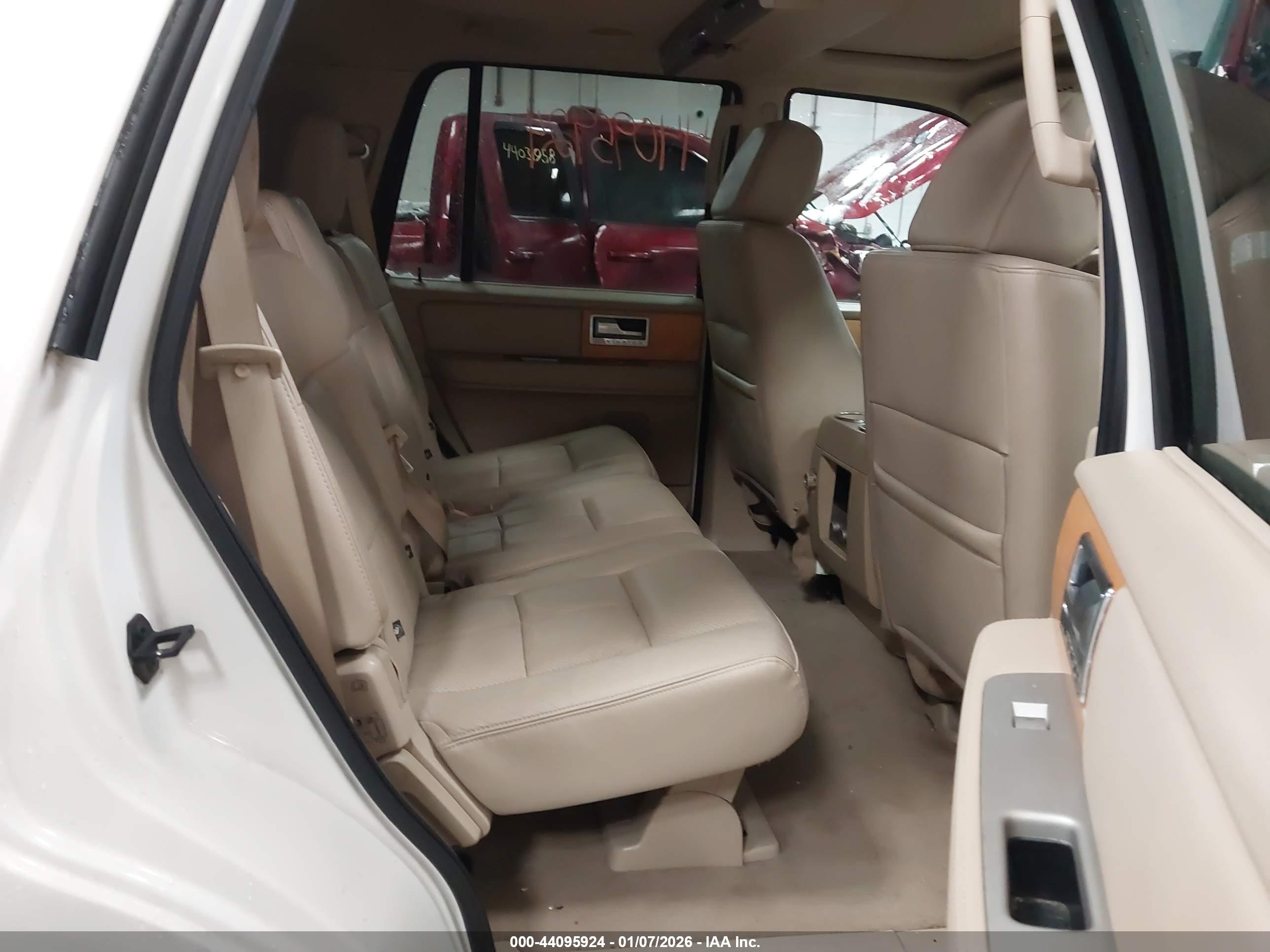 LINCOLN NAVIGATOR image 8