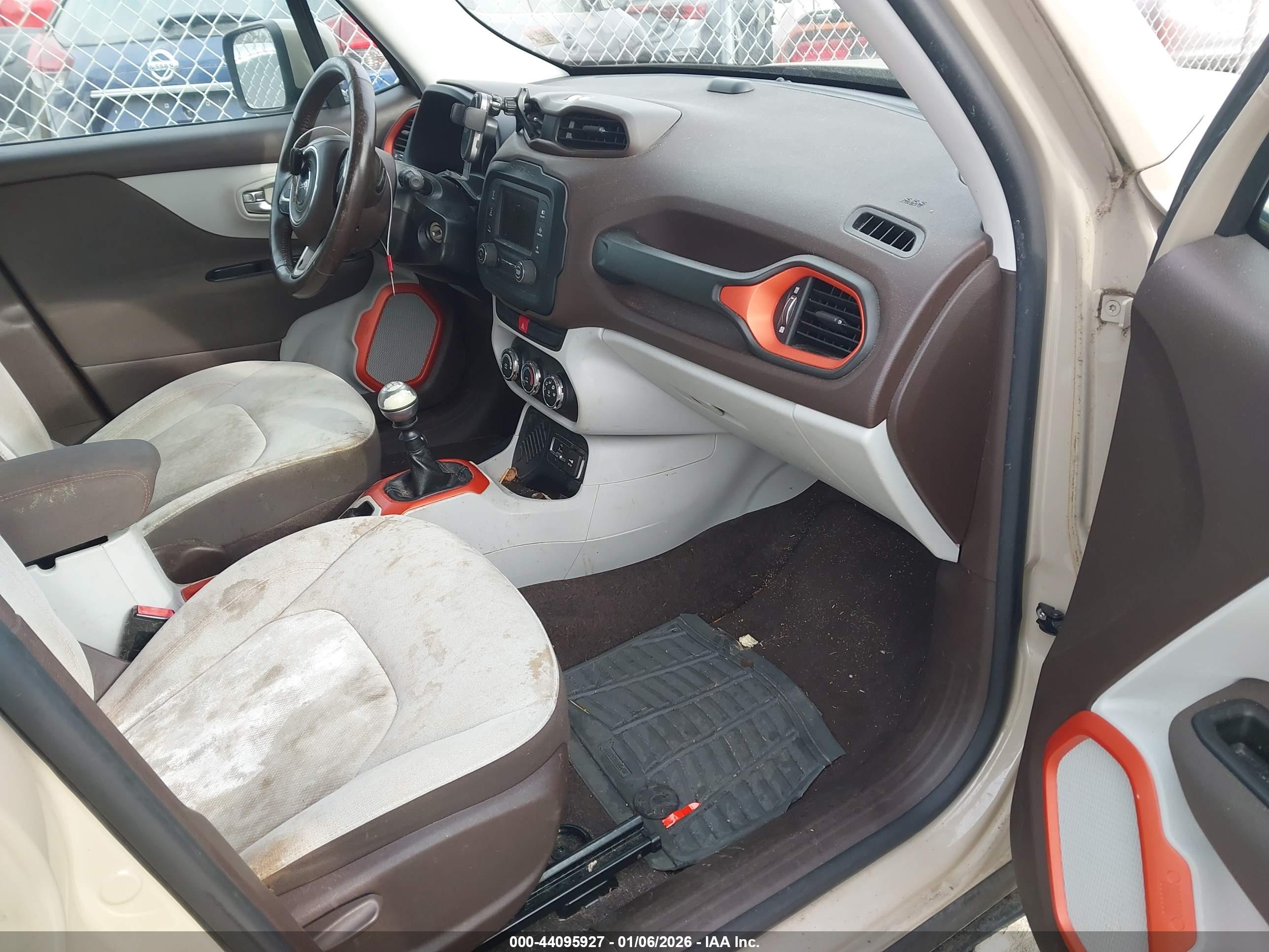JEEP RENEGADE image 5