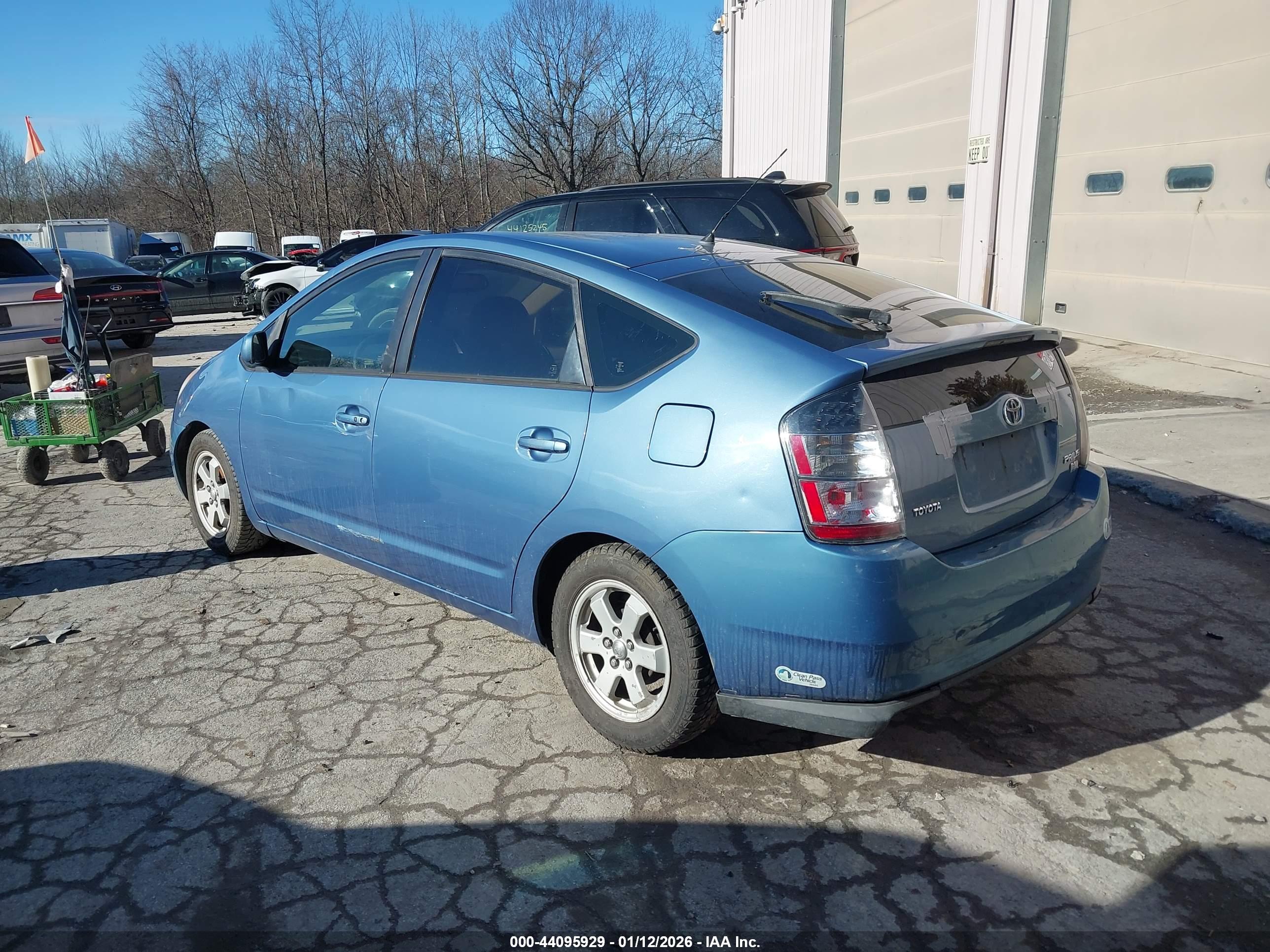 TOYOTA PRIUS image 3