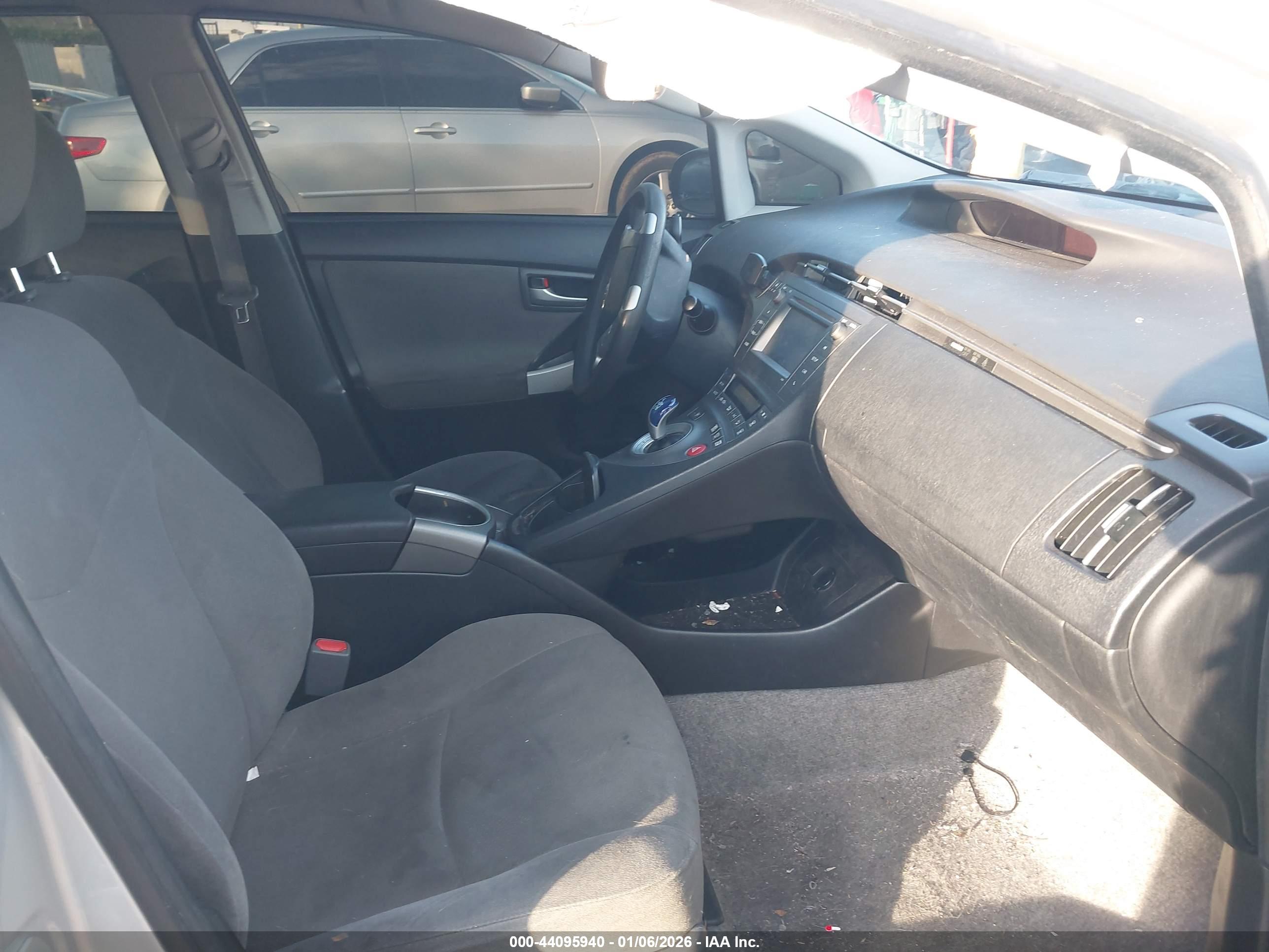 TOYOTA PRIUS image 5