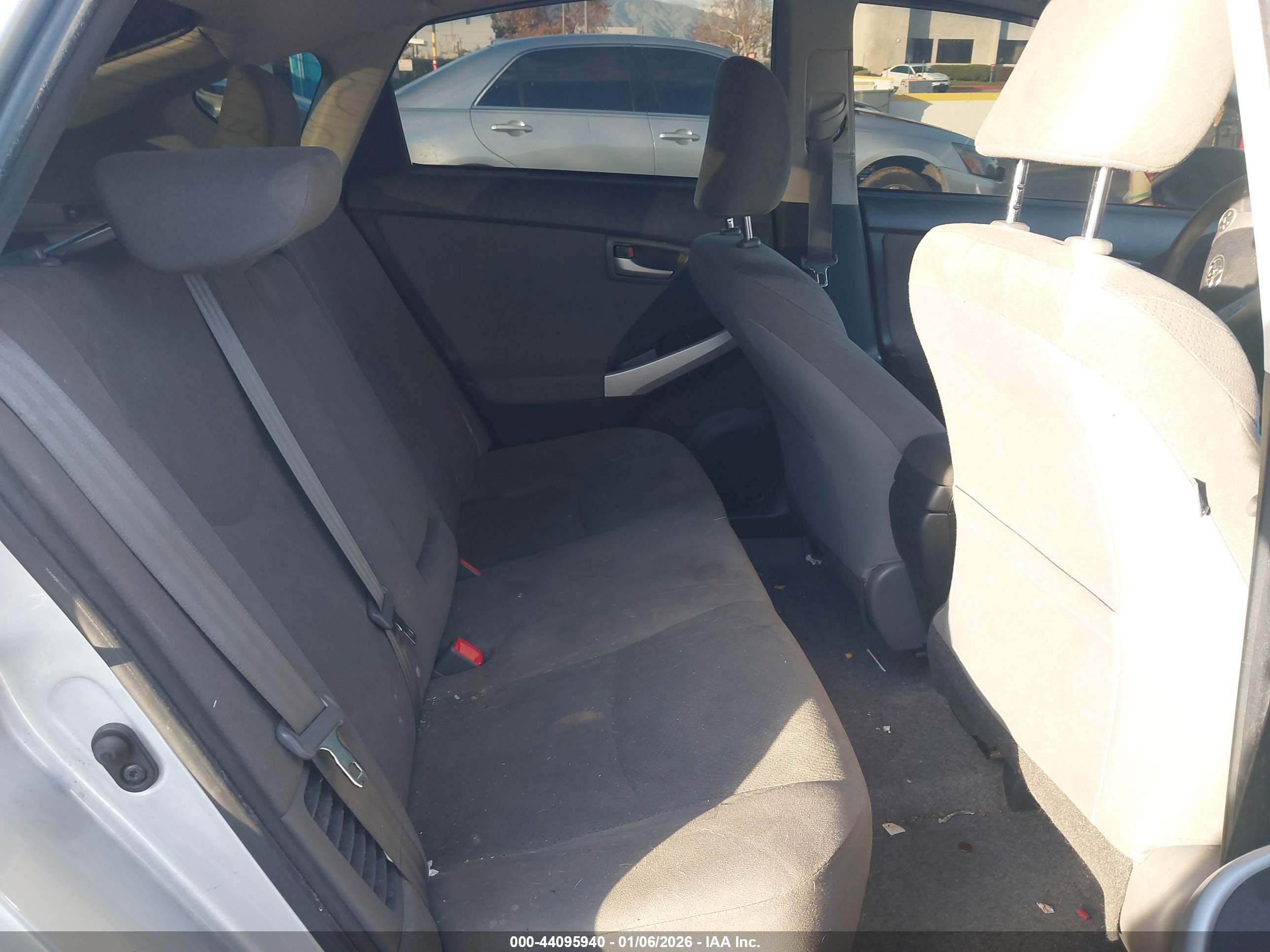 TOYOTA PRIUS image 8