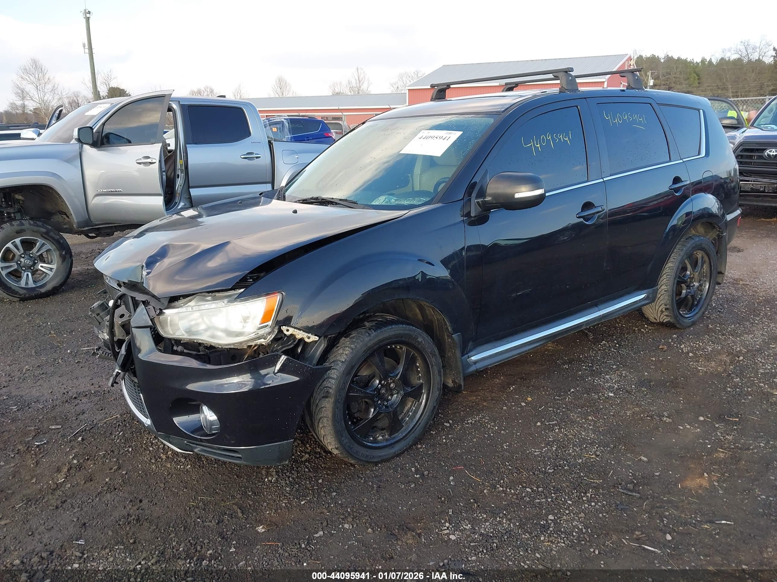 MITSUBISHI OUTLANDER image 2