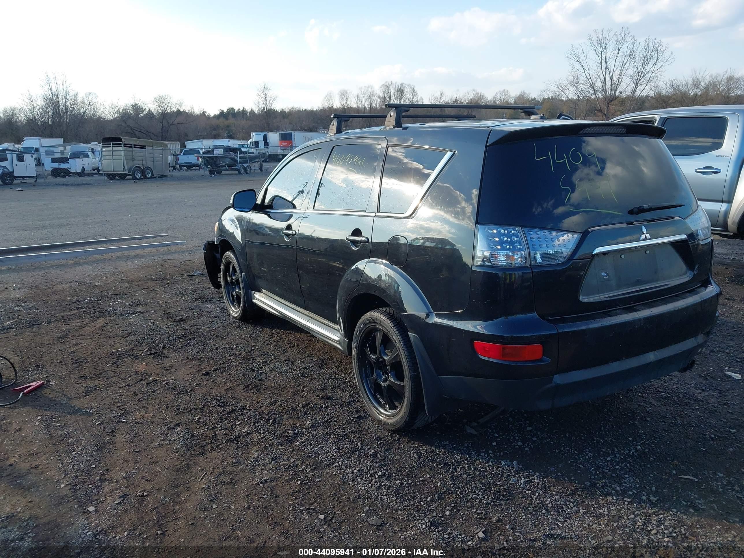 MITSUBISHI OUTLANDER image 3