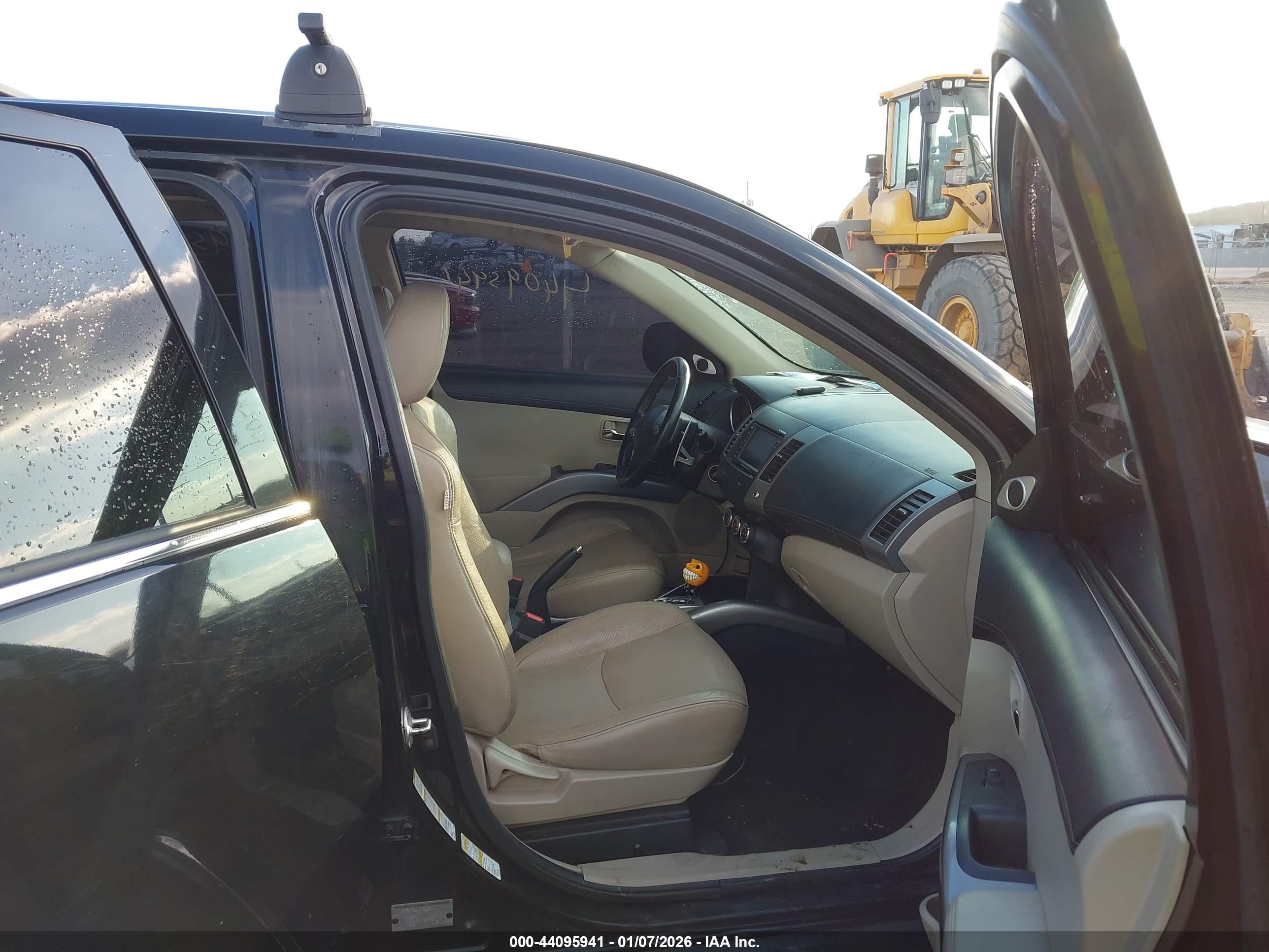 MITSUBISHI OUTLANDER image 5