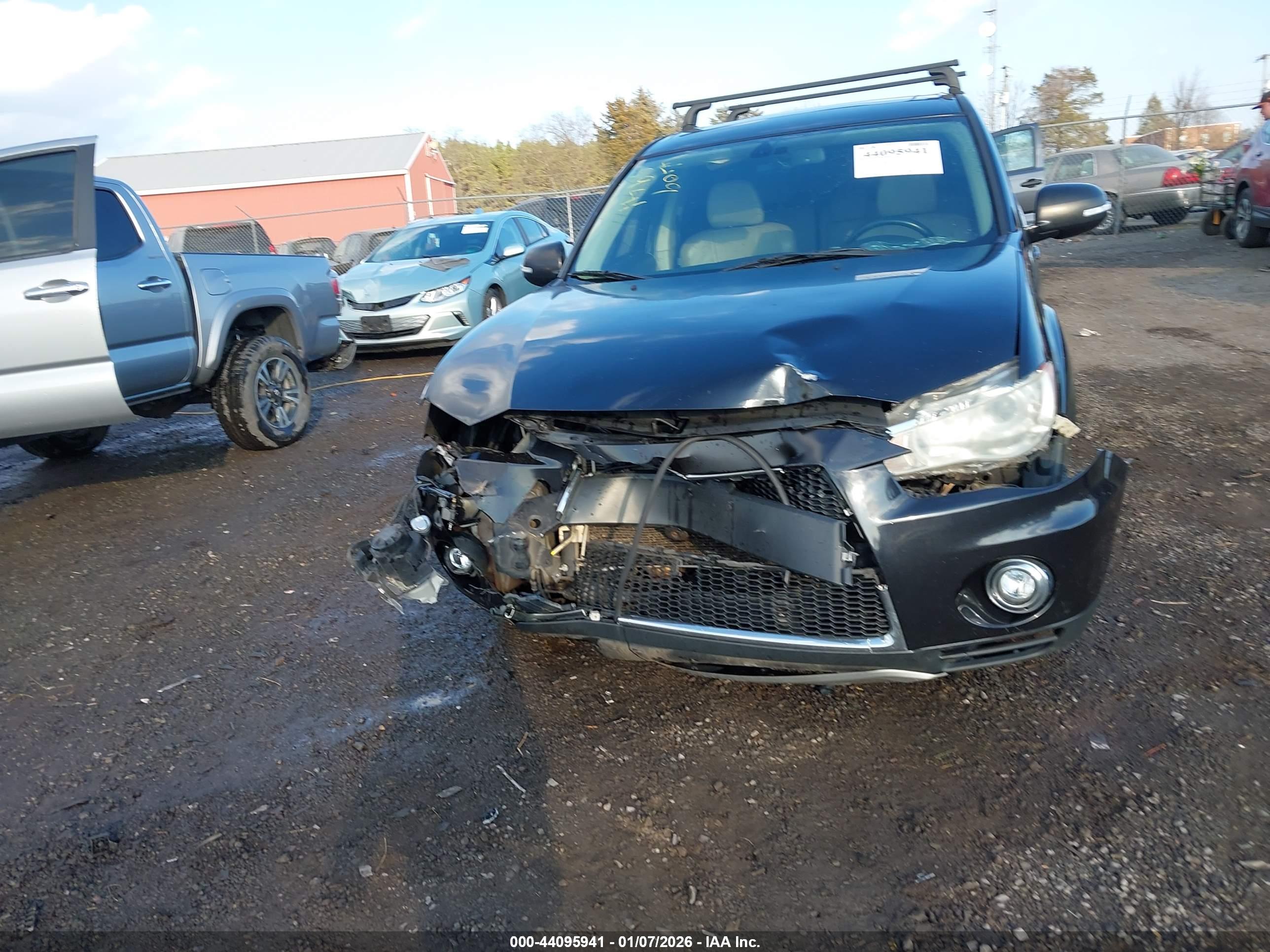 MITSUBISHI OUTLANDER image 6