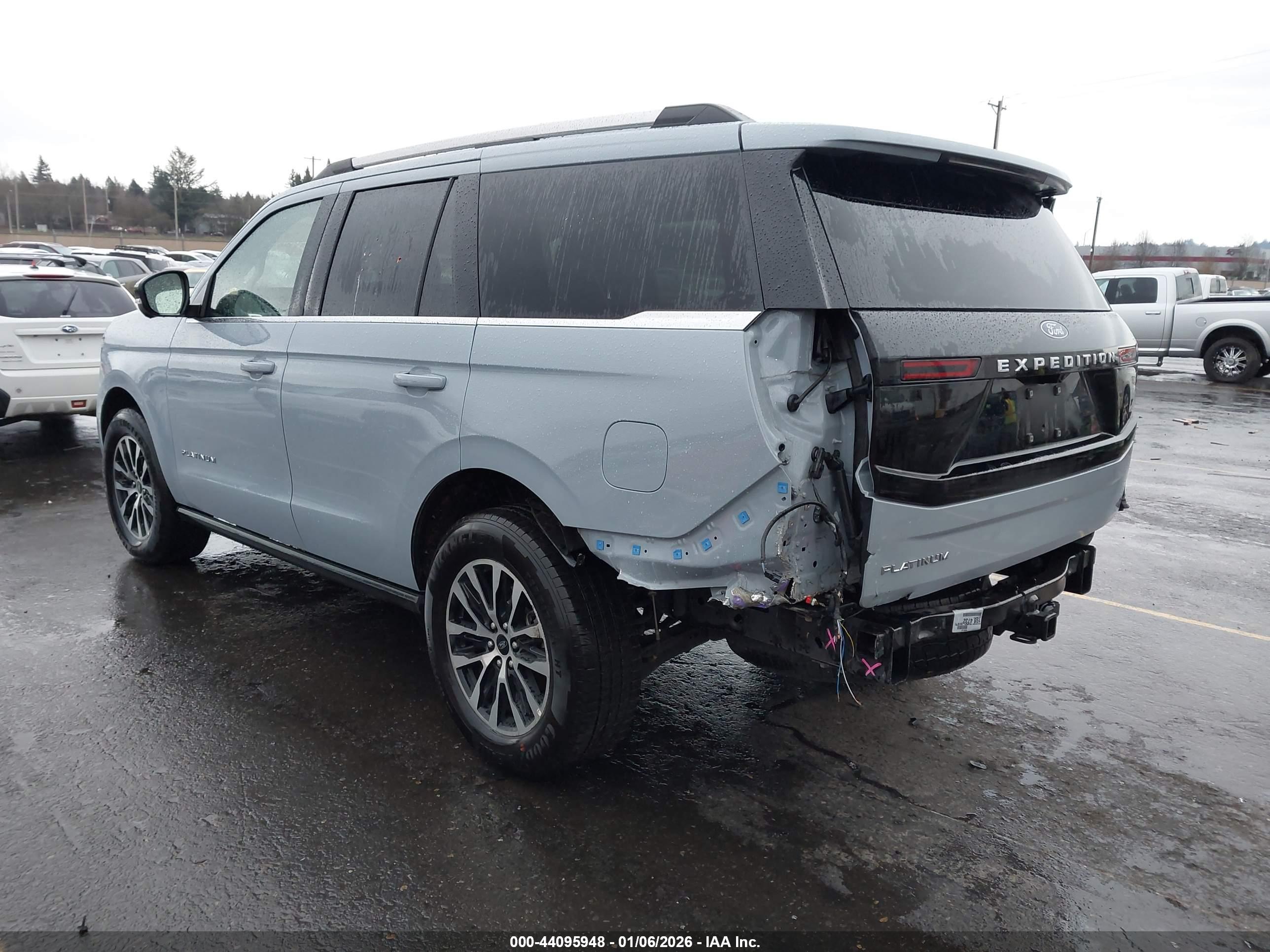 FORD EXPEDITION image 3