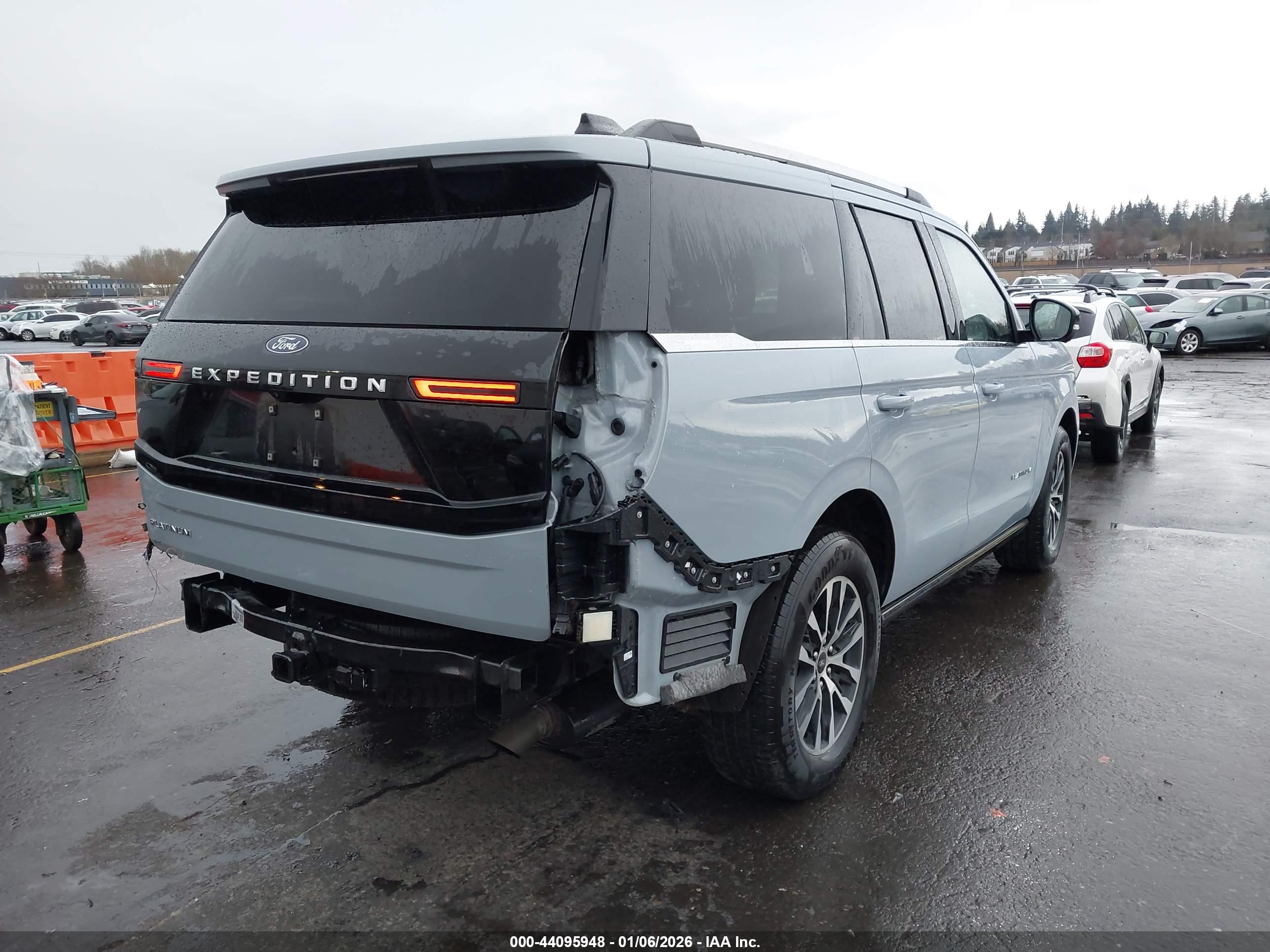 FORD EXPEDITION image 4