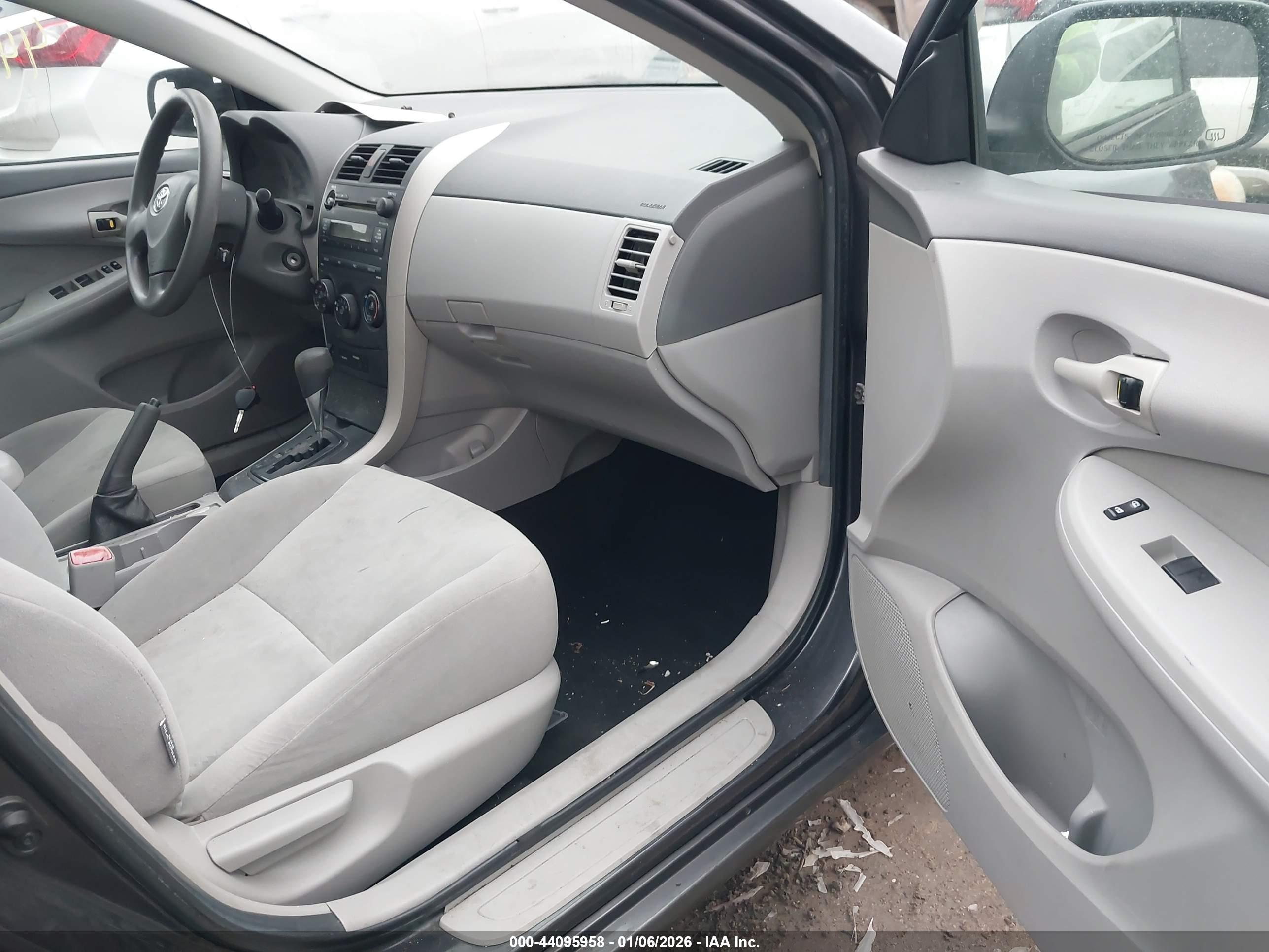 TOYOTA COROLLA image 5