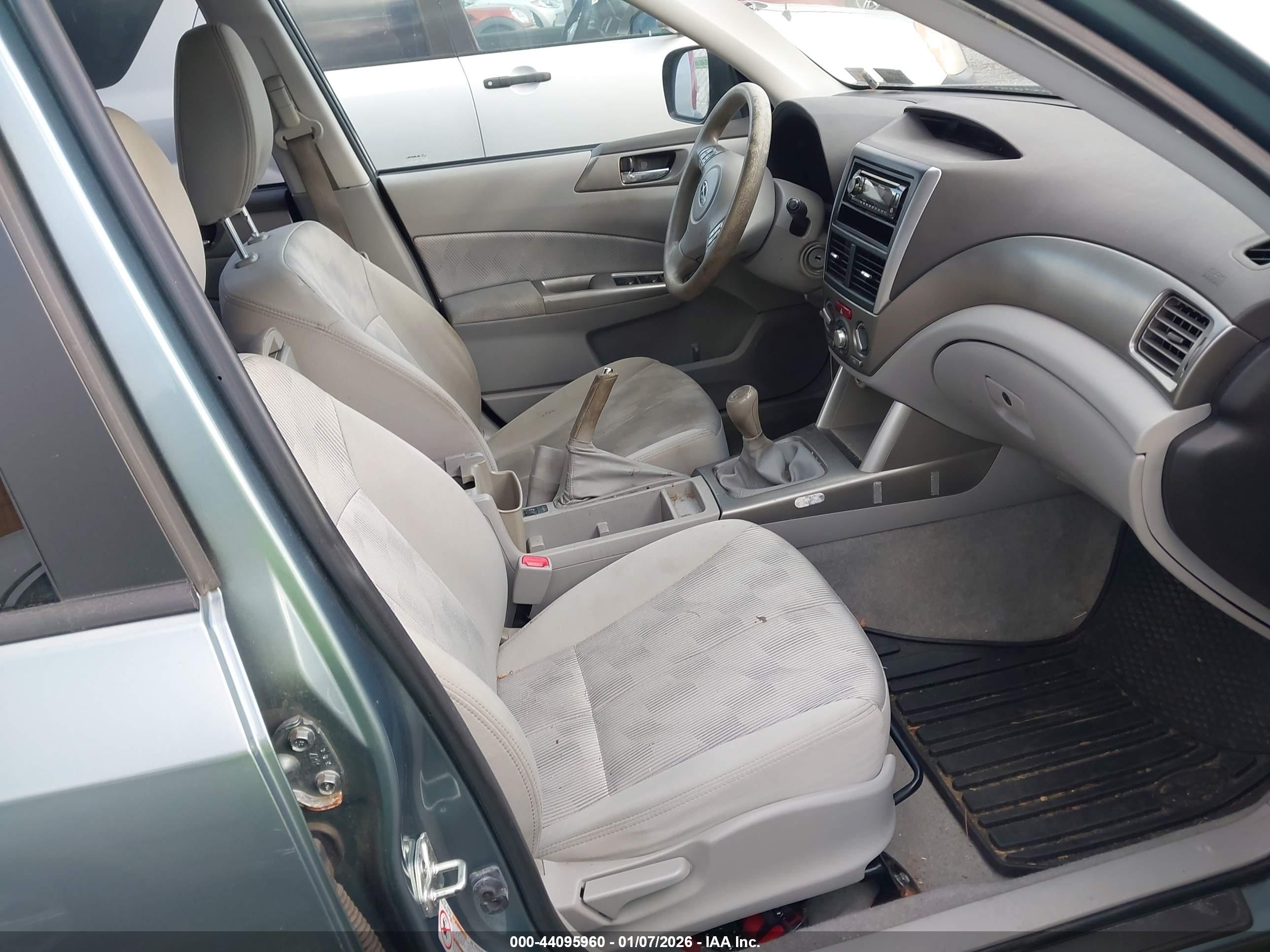 SUBARU FORESTER image 5