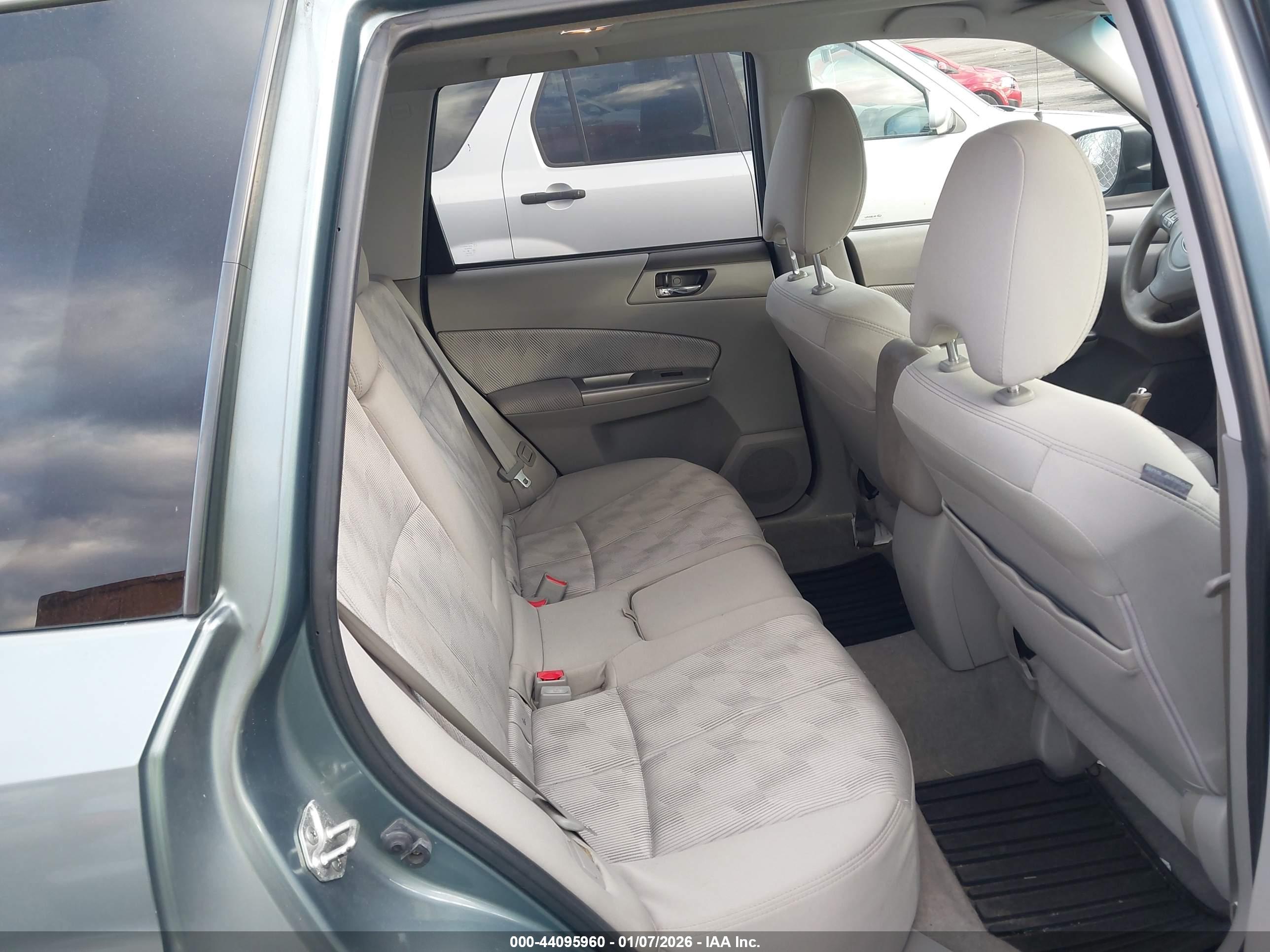 SUBARU FORESTER image 8