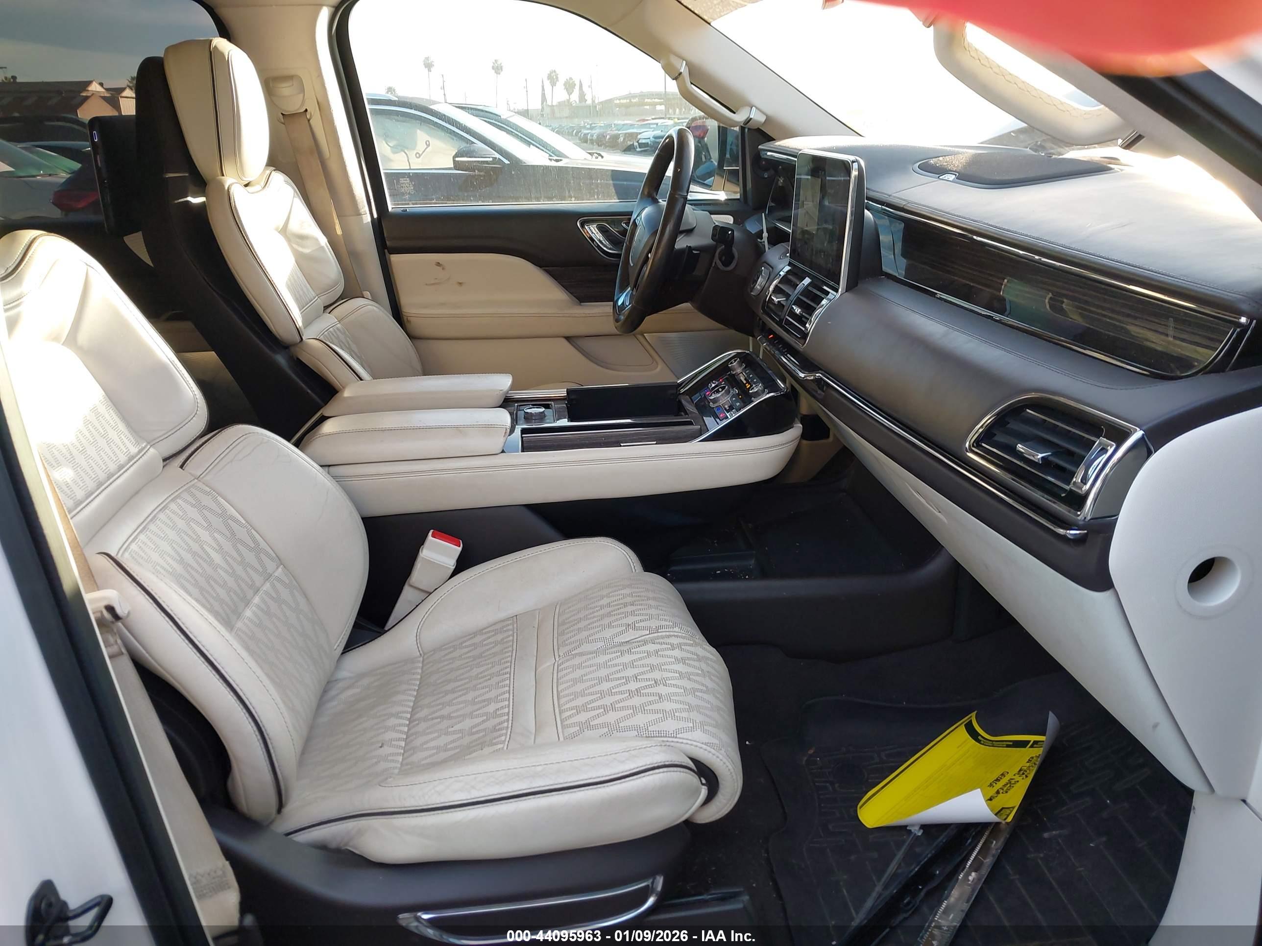 LINCOLN NAVIGATOR image 5