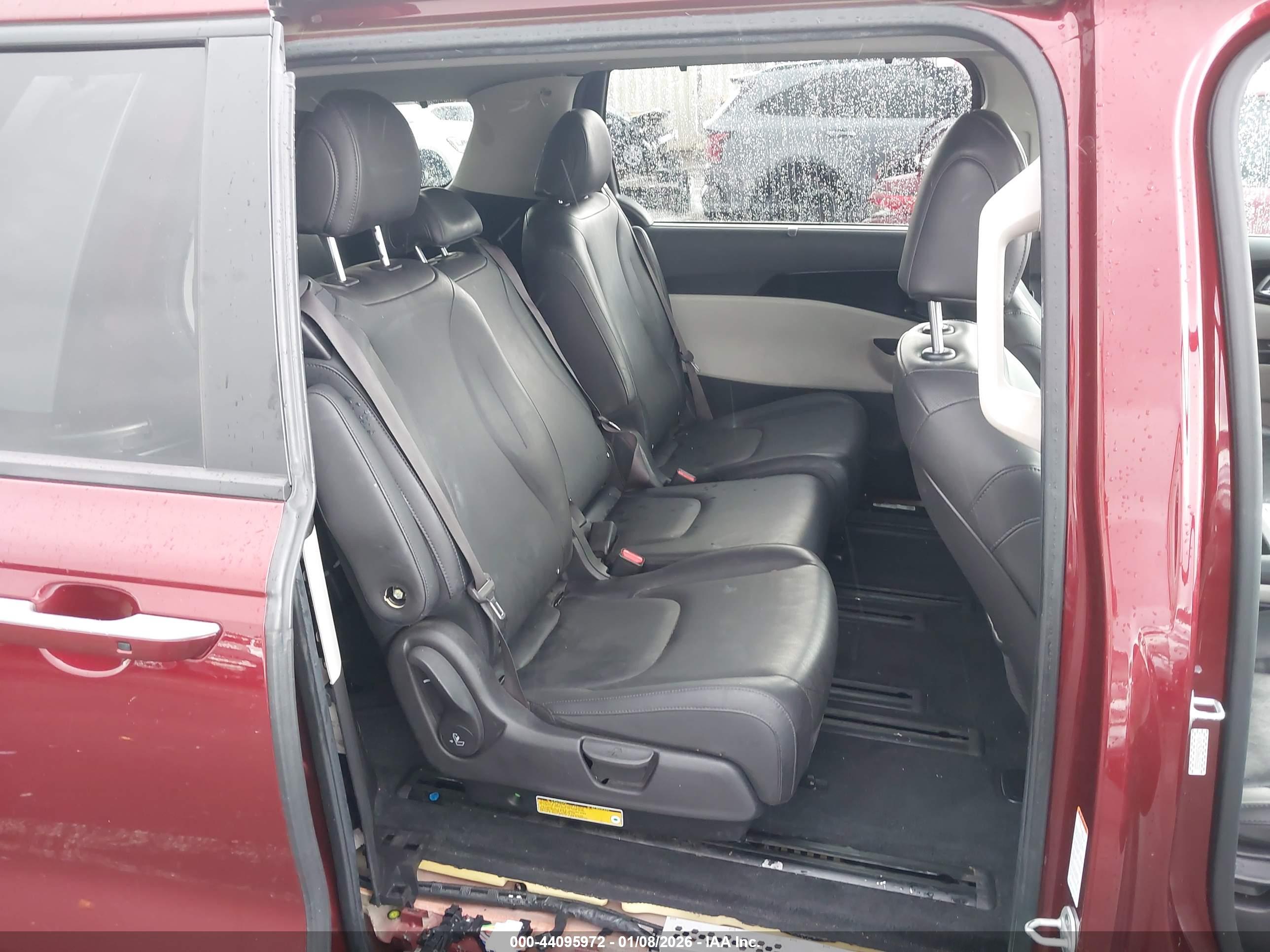 KIA CARNIVAL image 8