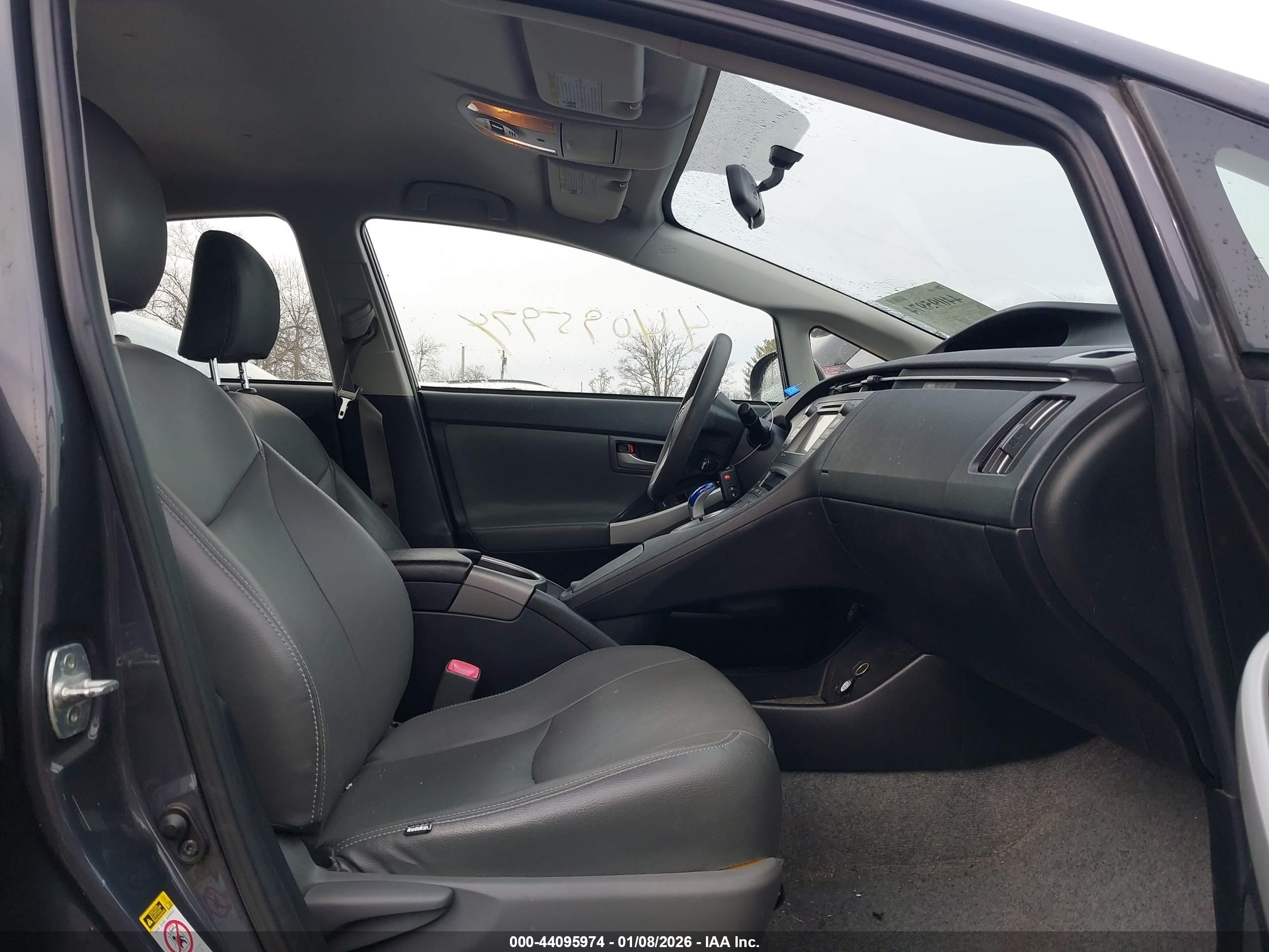 TOYOTA PRIUS image 5
