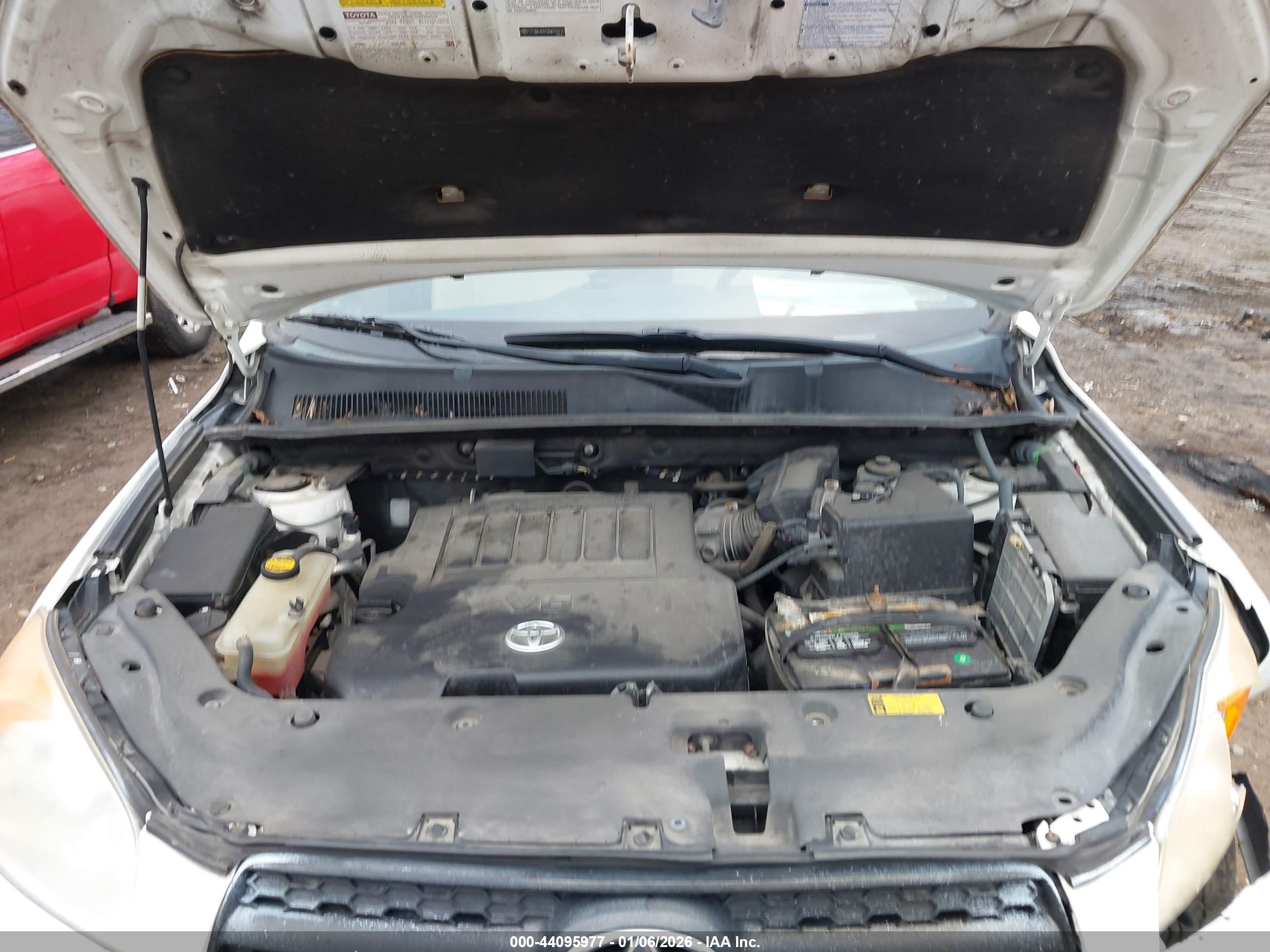 TOYOTA RAV4 image 10