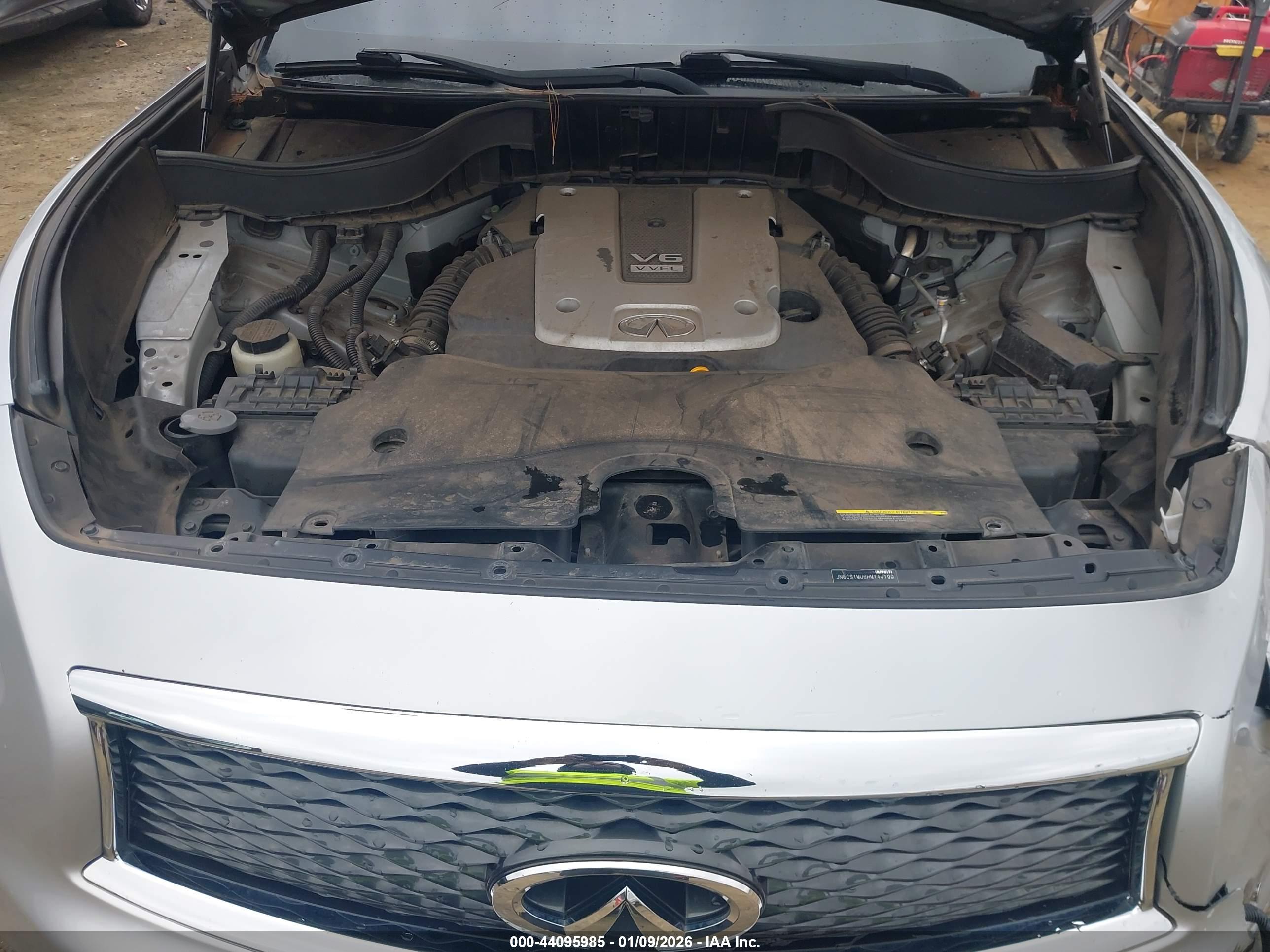 INFINITI QX70 image 10
