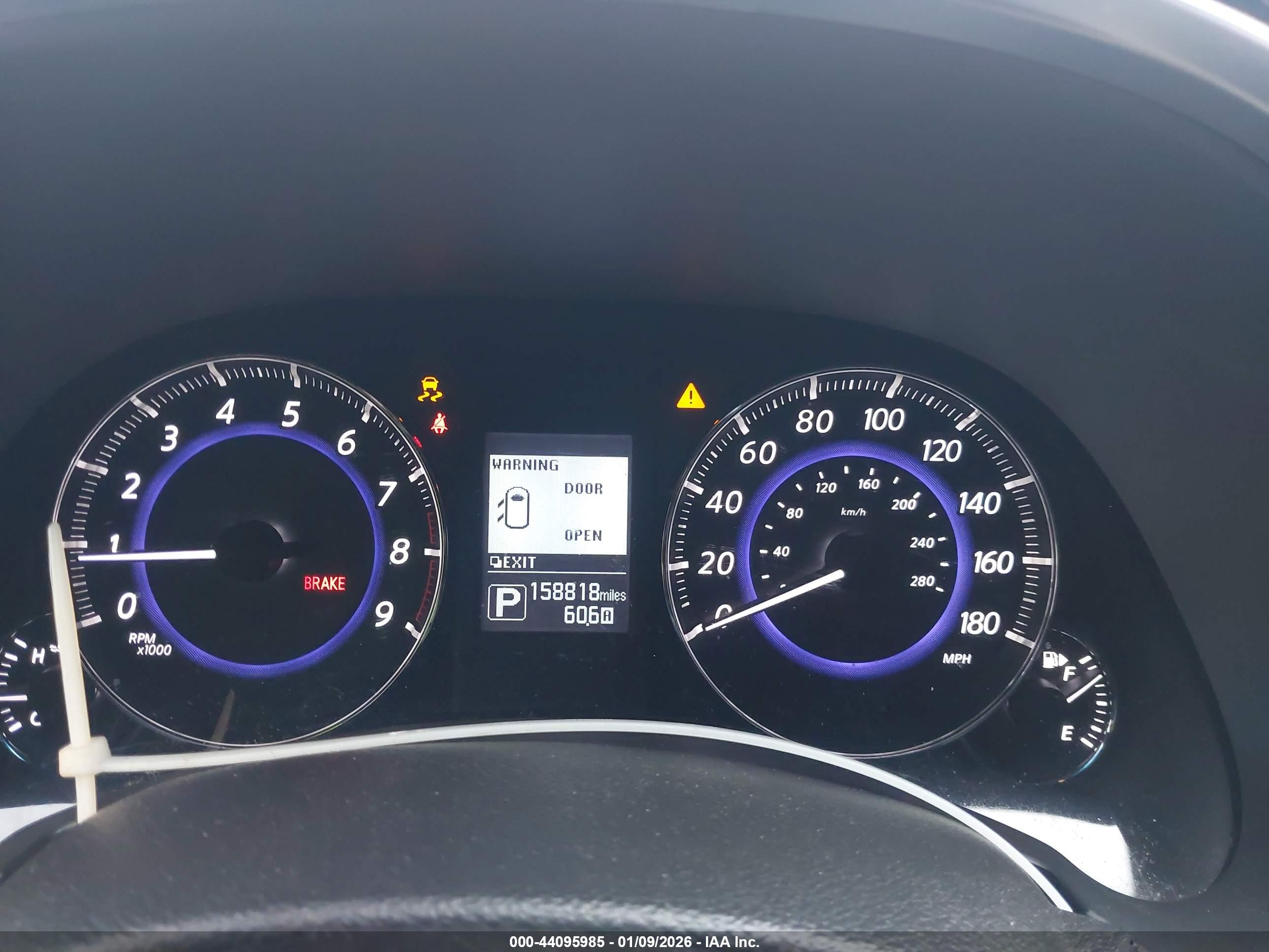 INFINITI QX70 image 7