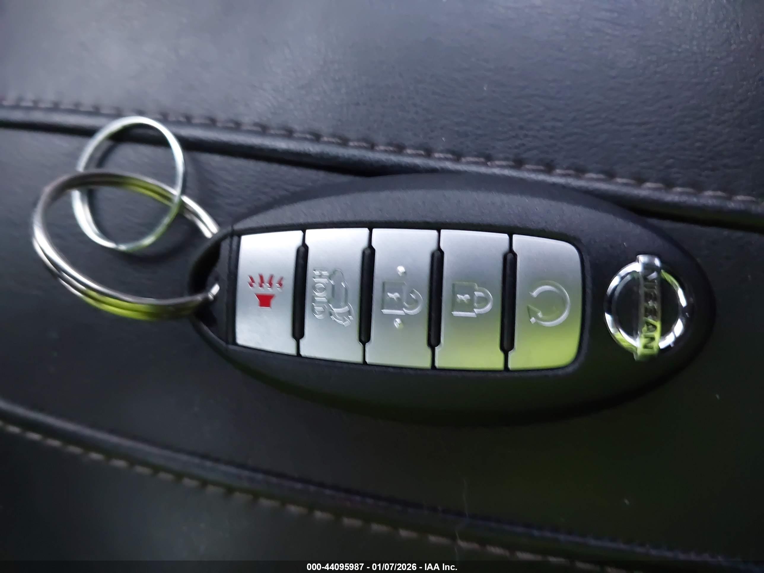NISSAN ROGUE image 11