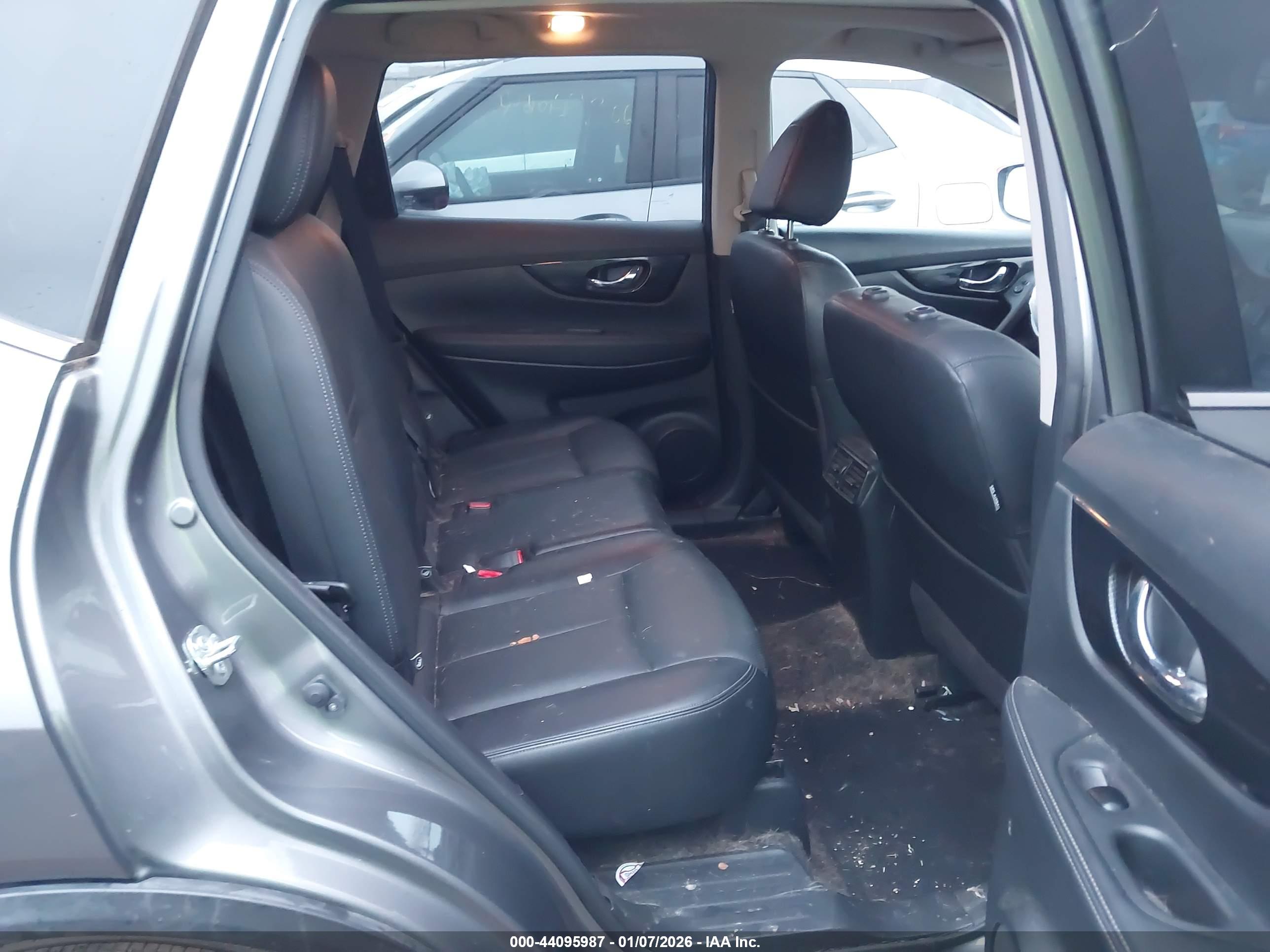 NISSAN ROGUE image 8