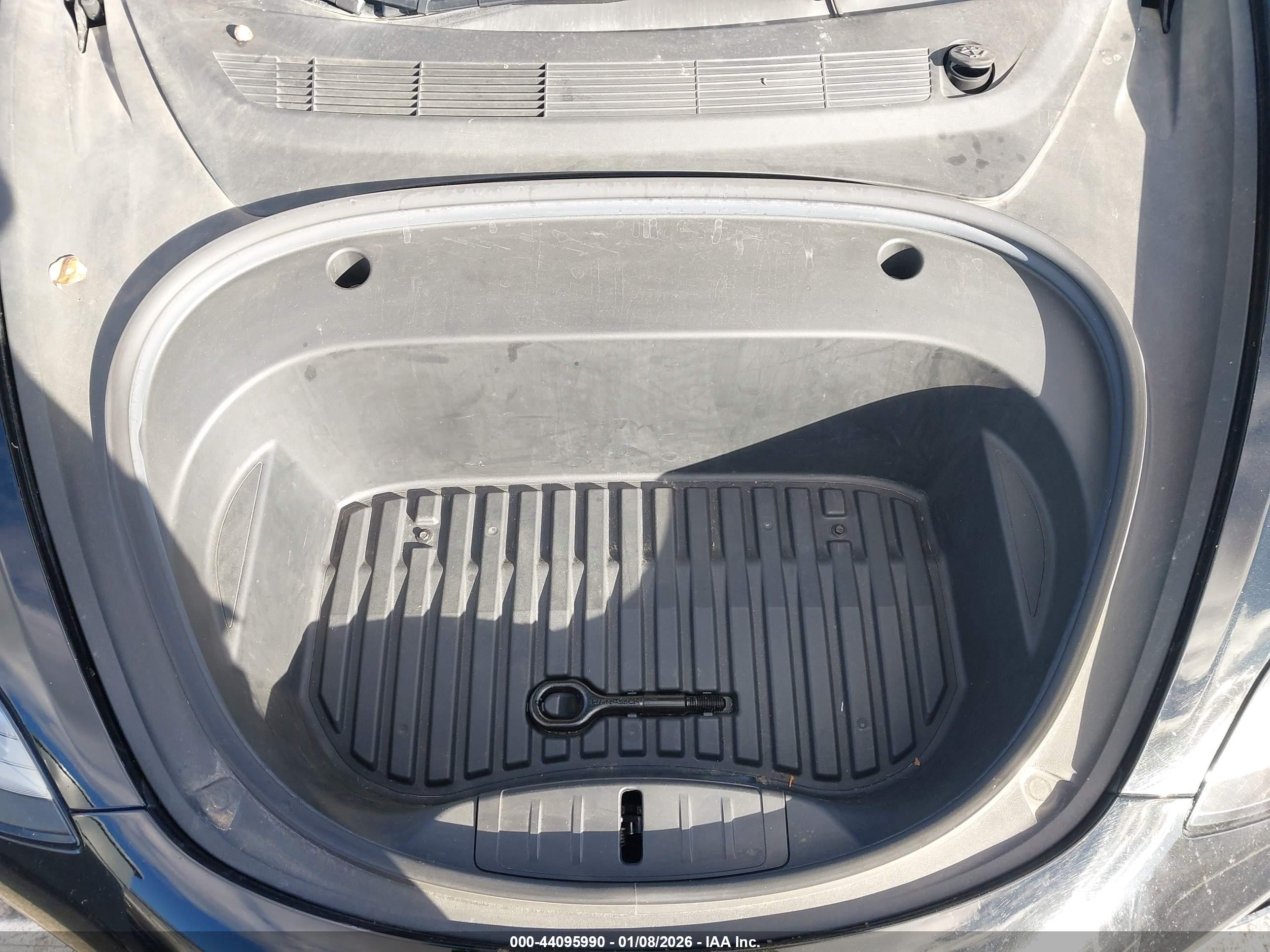 TESLA MODEL image 10
