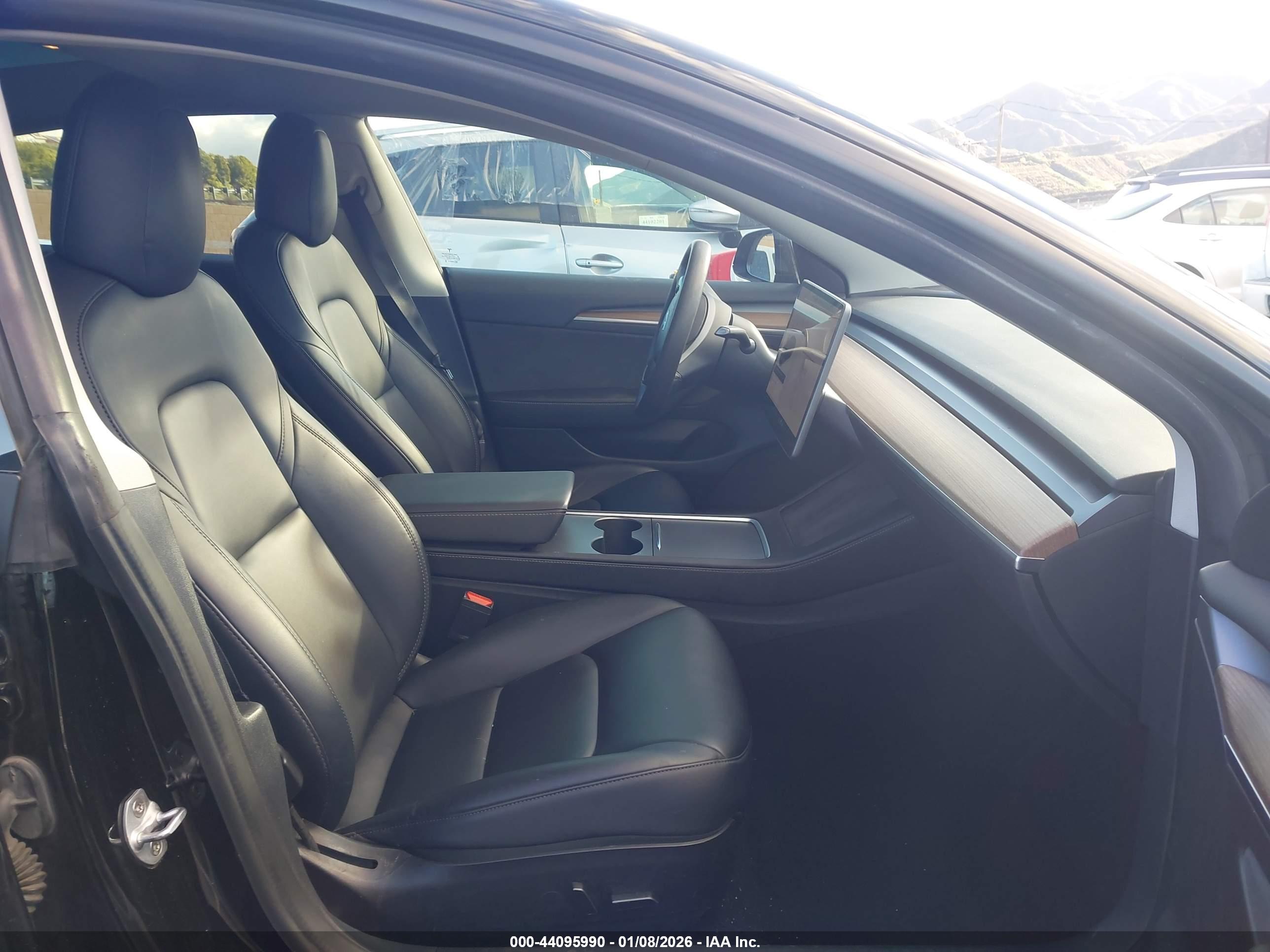 TESLA MODEL image 5