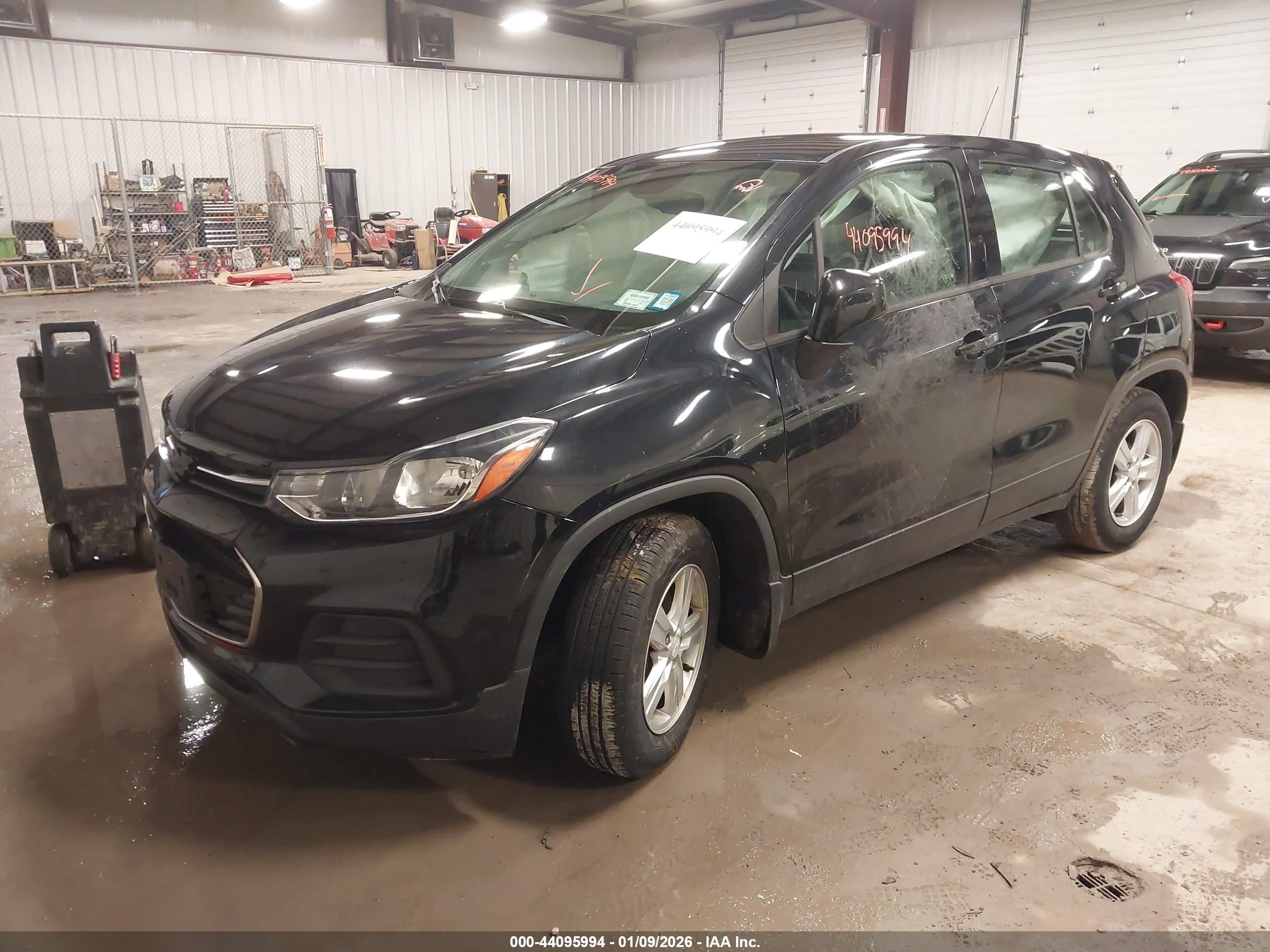 CHEVROLET TRAX image 2