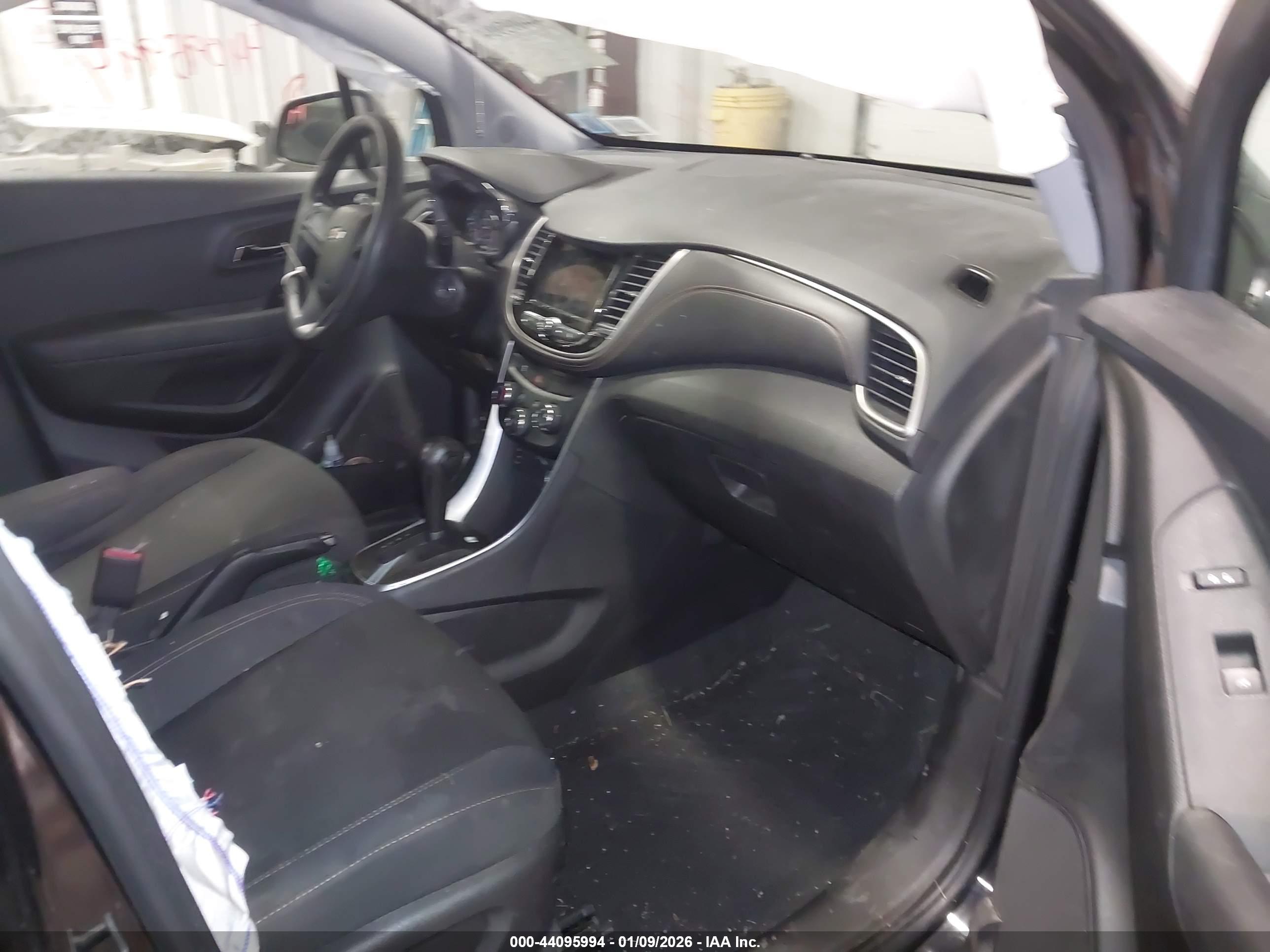CHEVROLET TRAX image 5