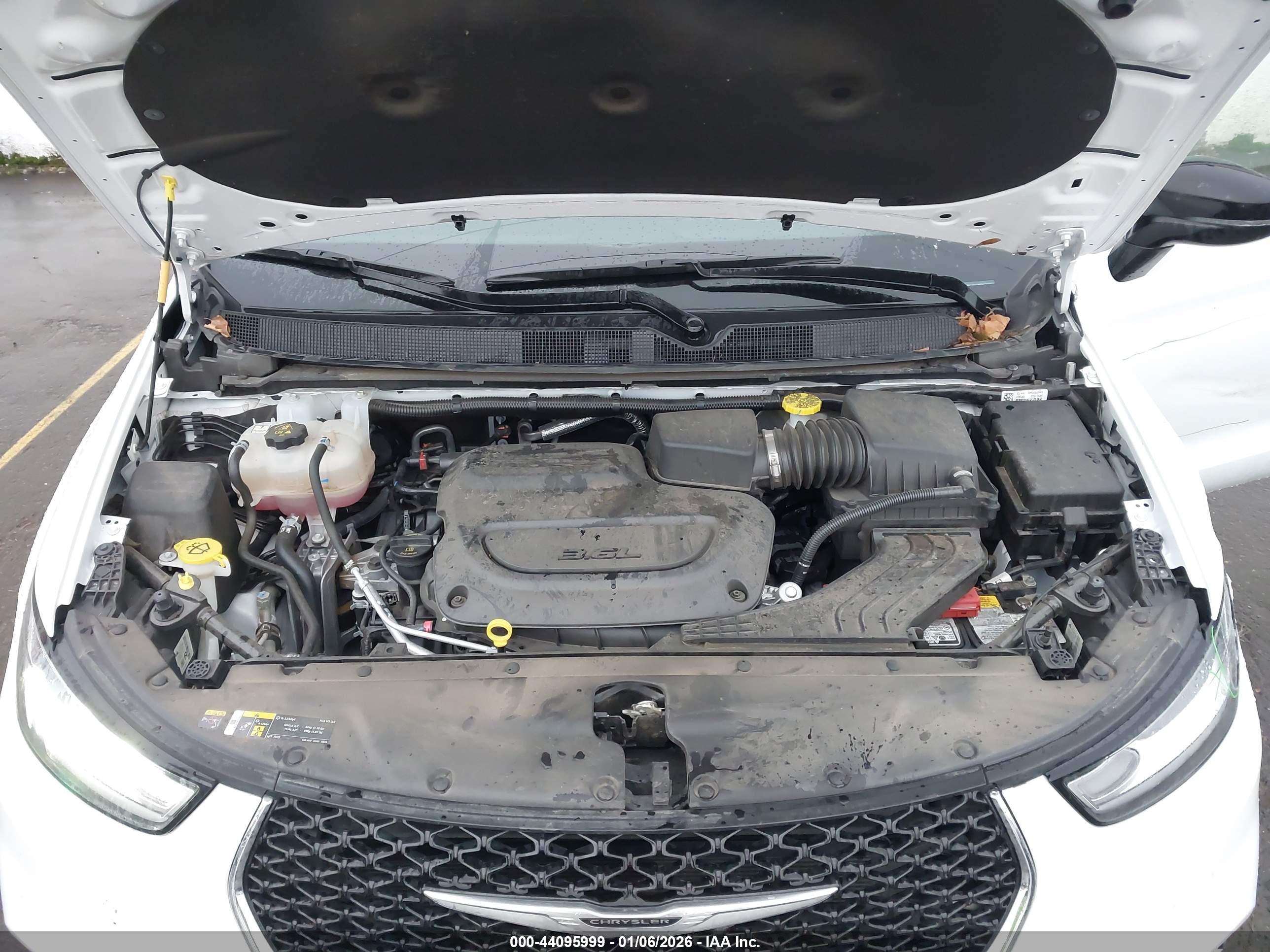 CHRYSLER PACIFICA image 10