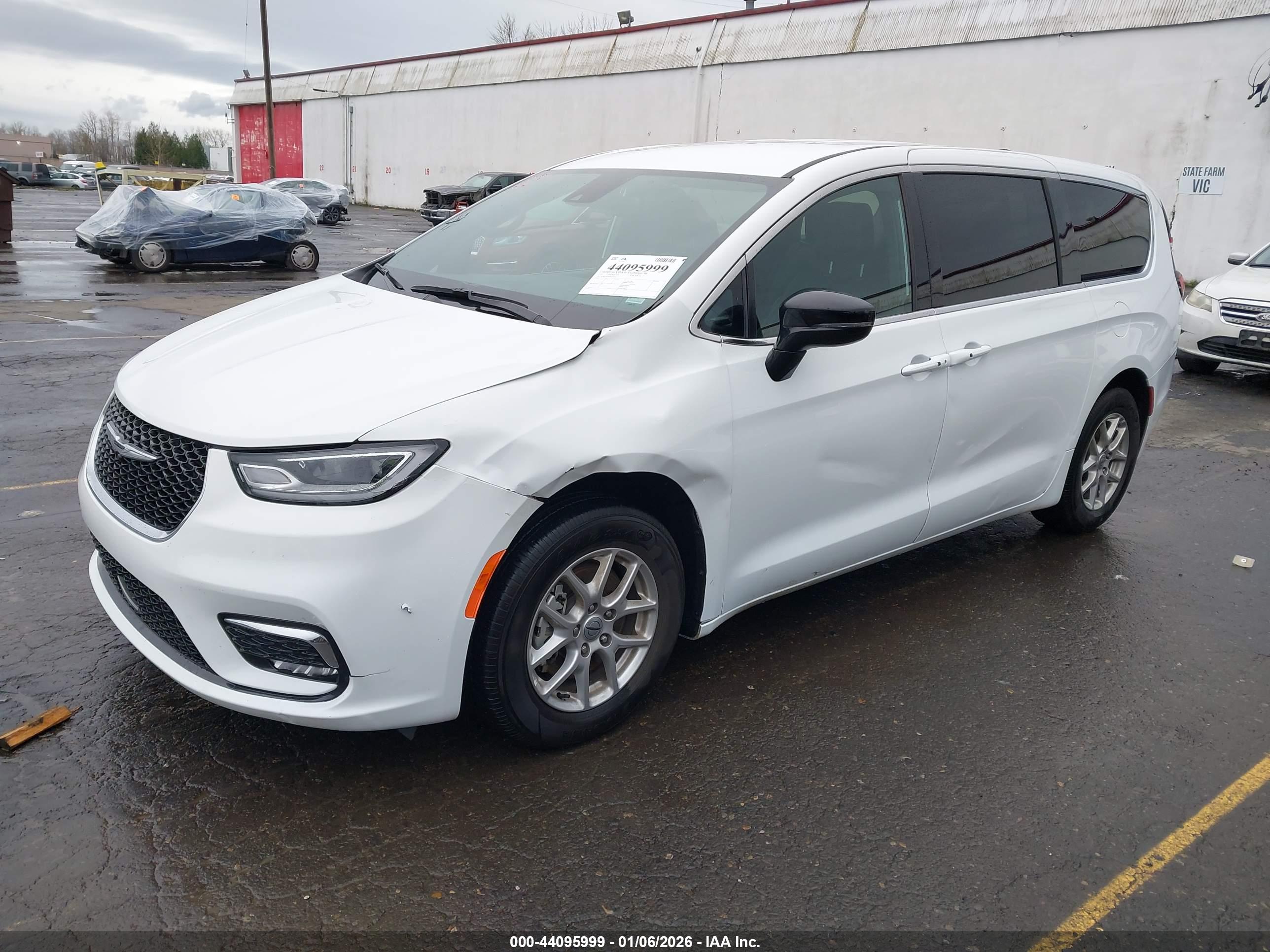 CHRYSLER PACIFICA image 2