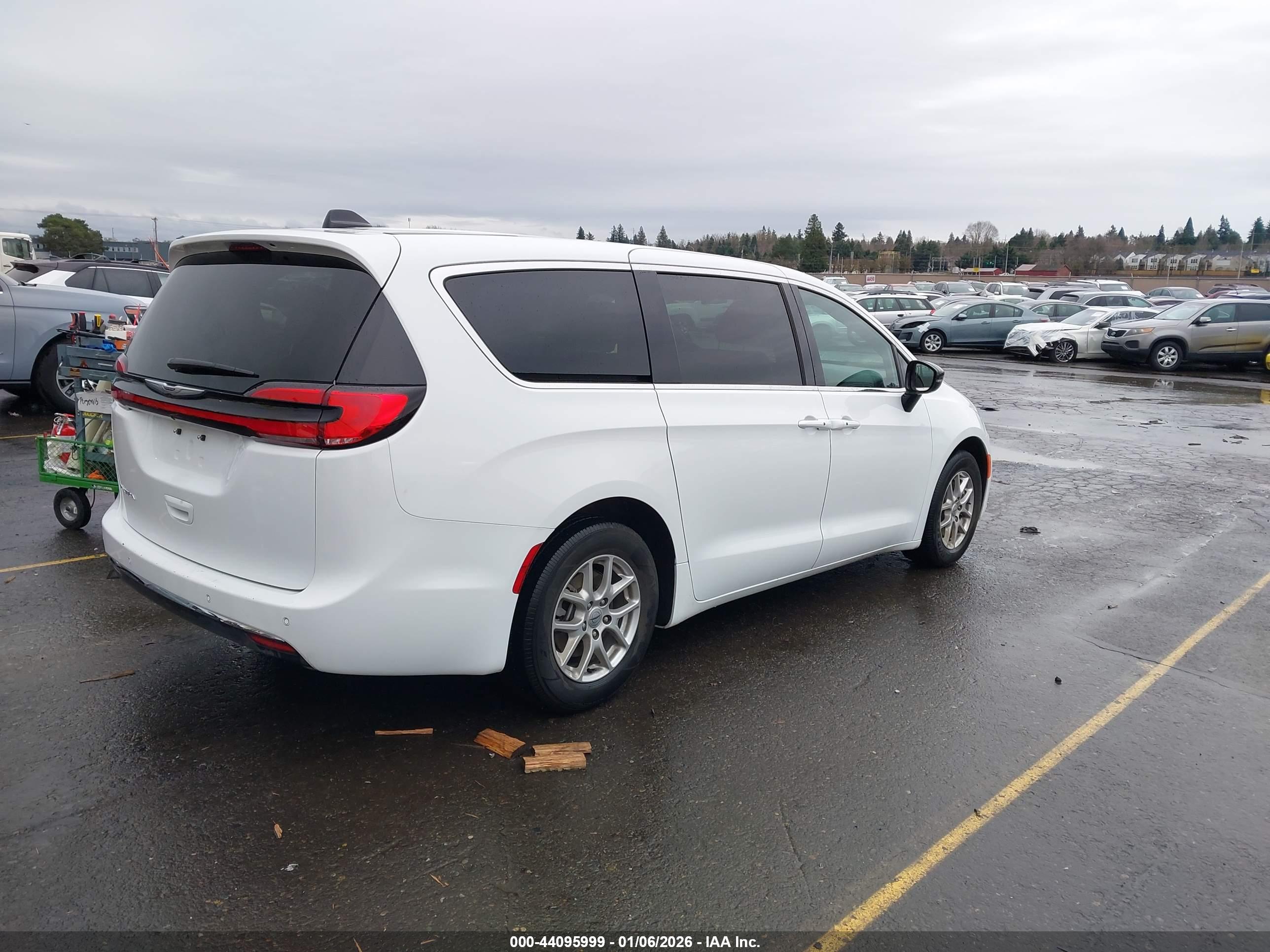 CHRYSLER PACIFICA image 4