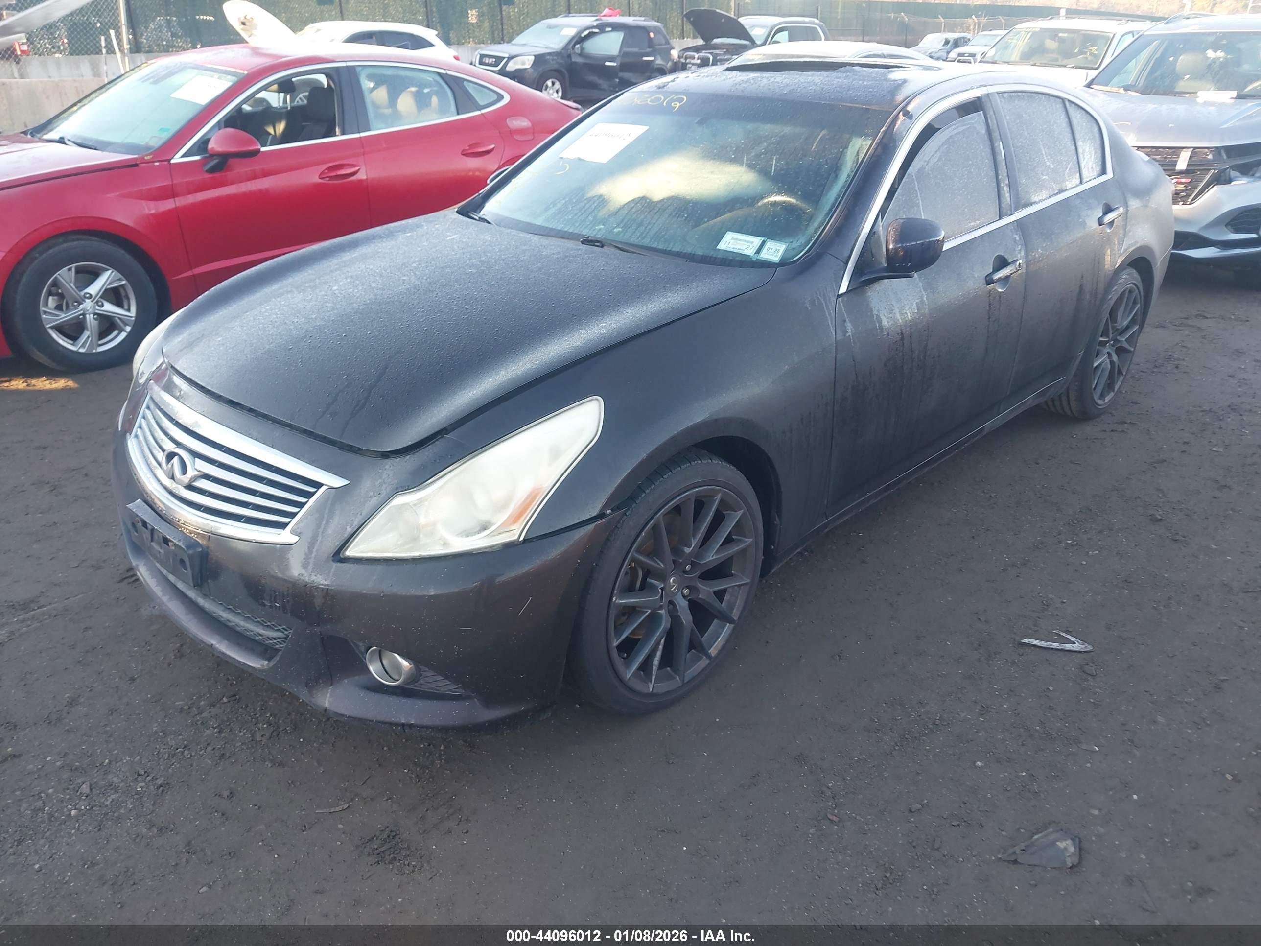 INFINITI G37 image 2