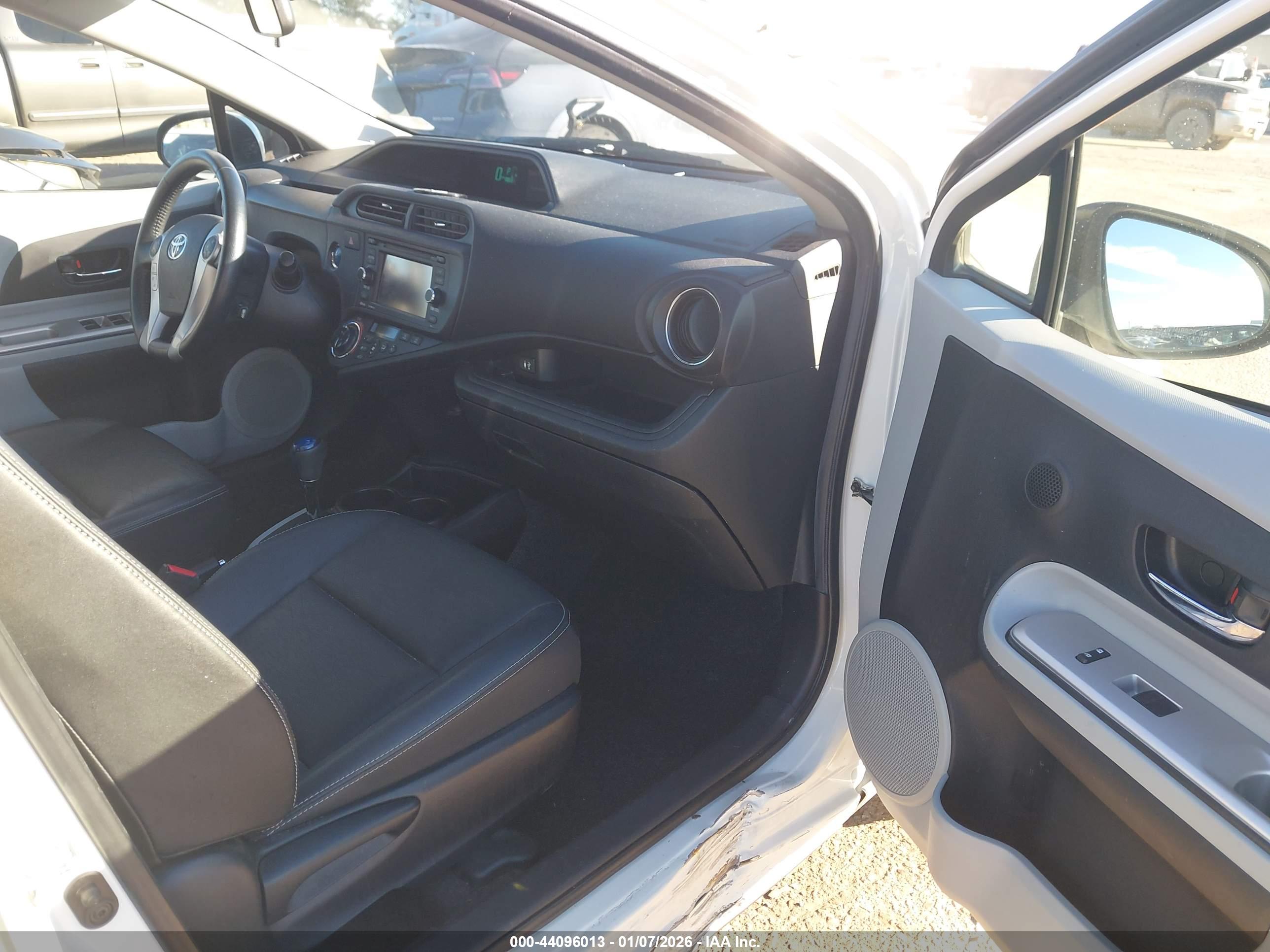 TOYOTA PRIUS image 5