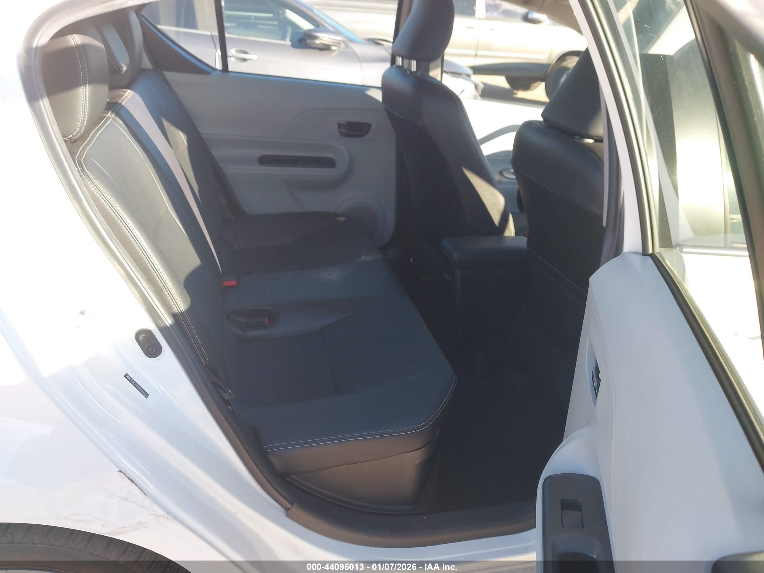 TOYOTA PRIUS image 8