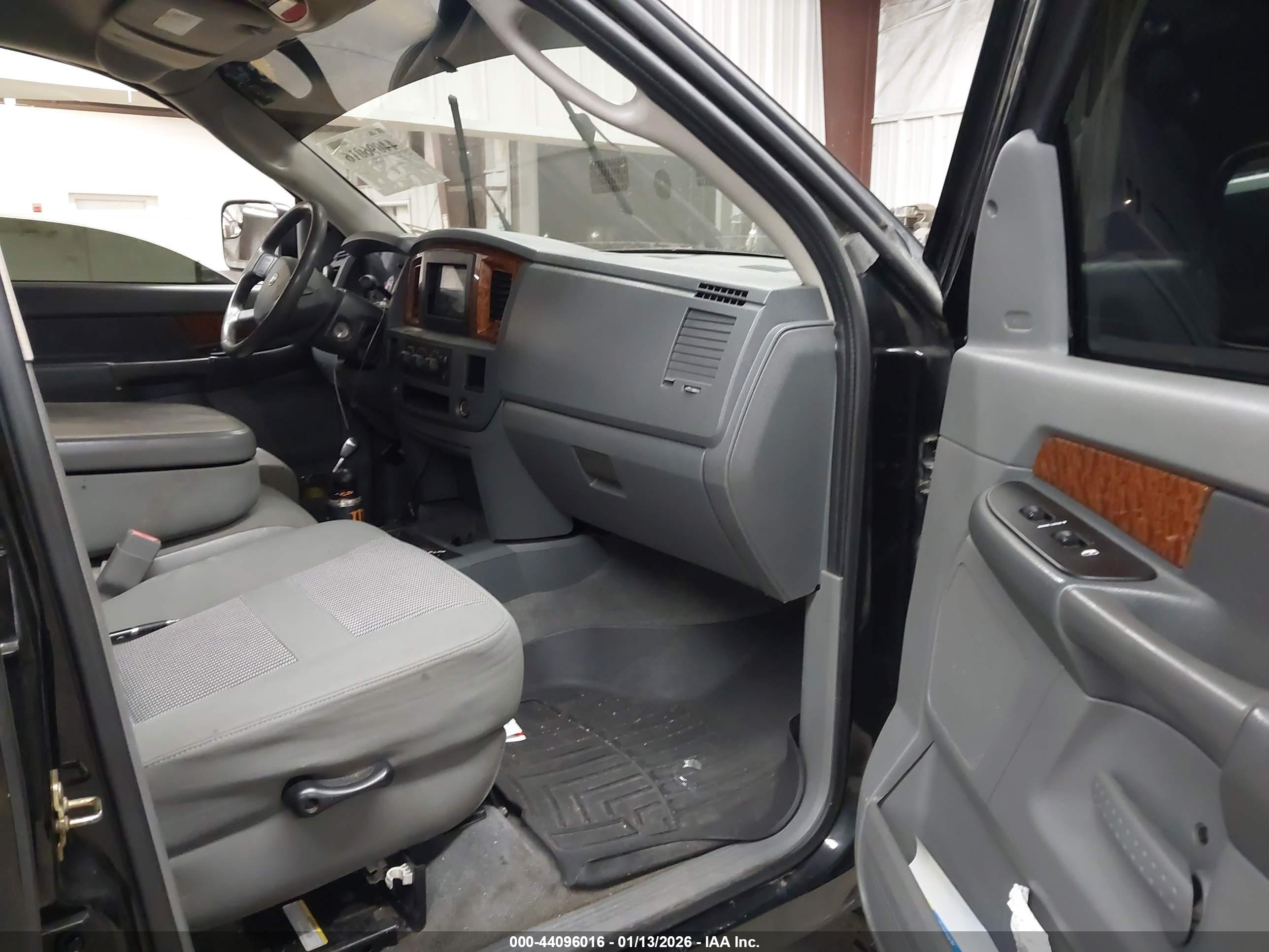 DODGE RAM image 5