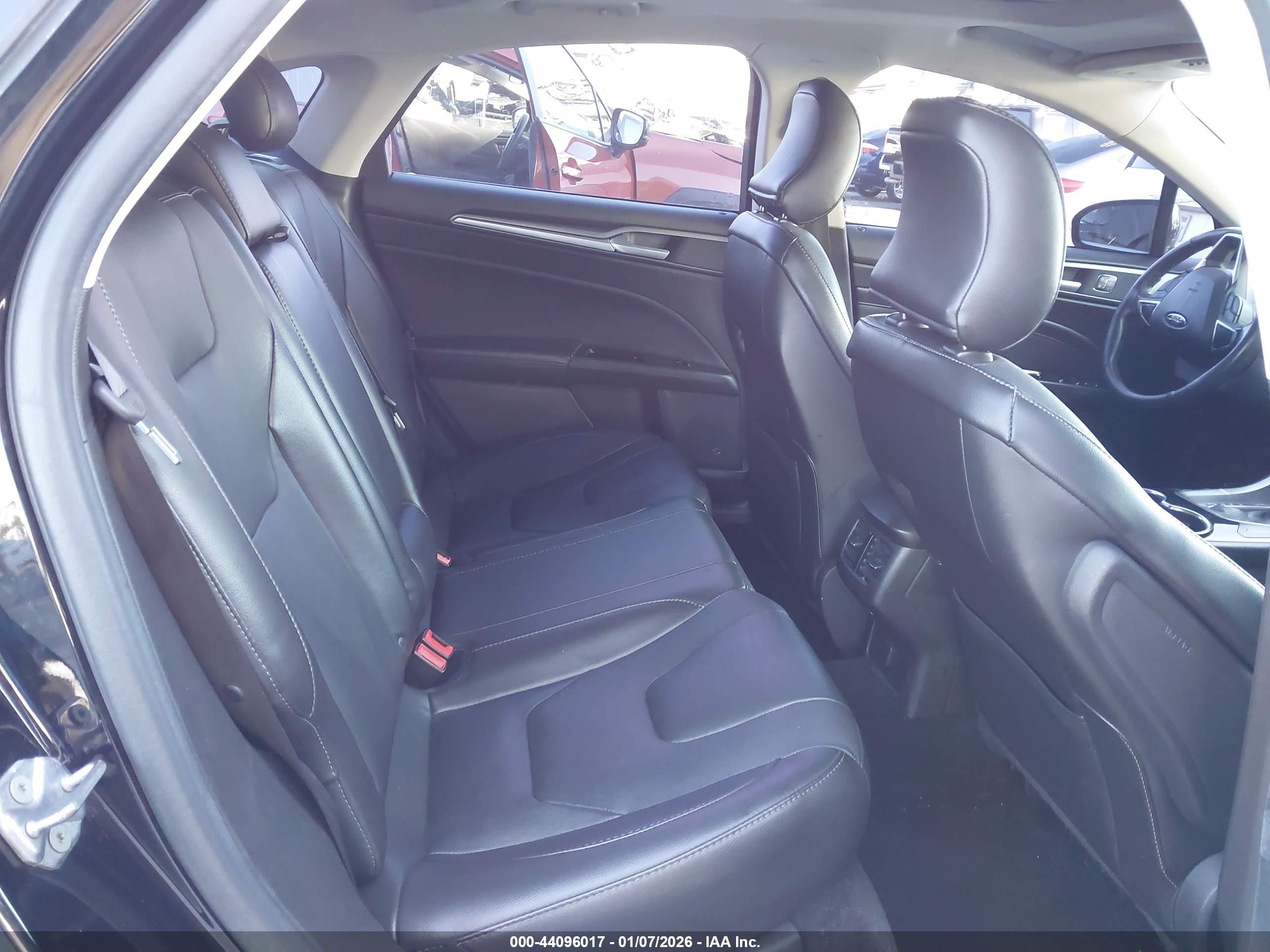 FORD FUSION image 8