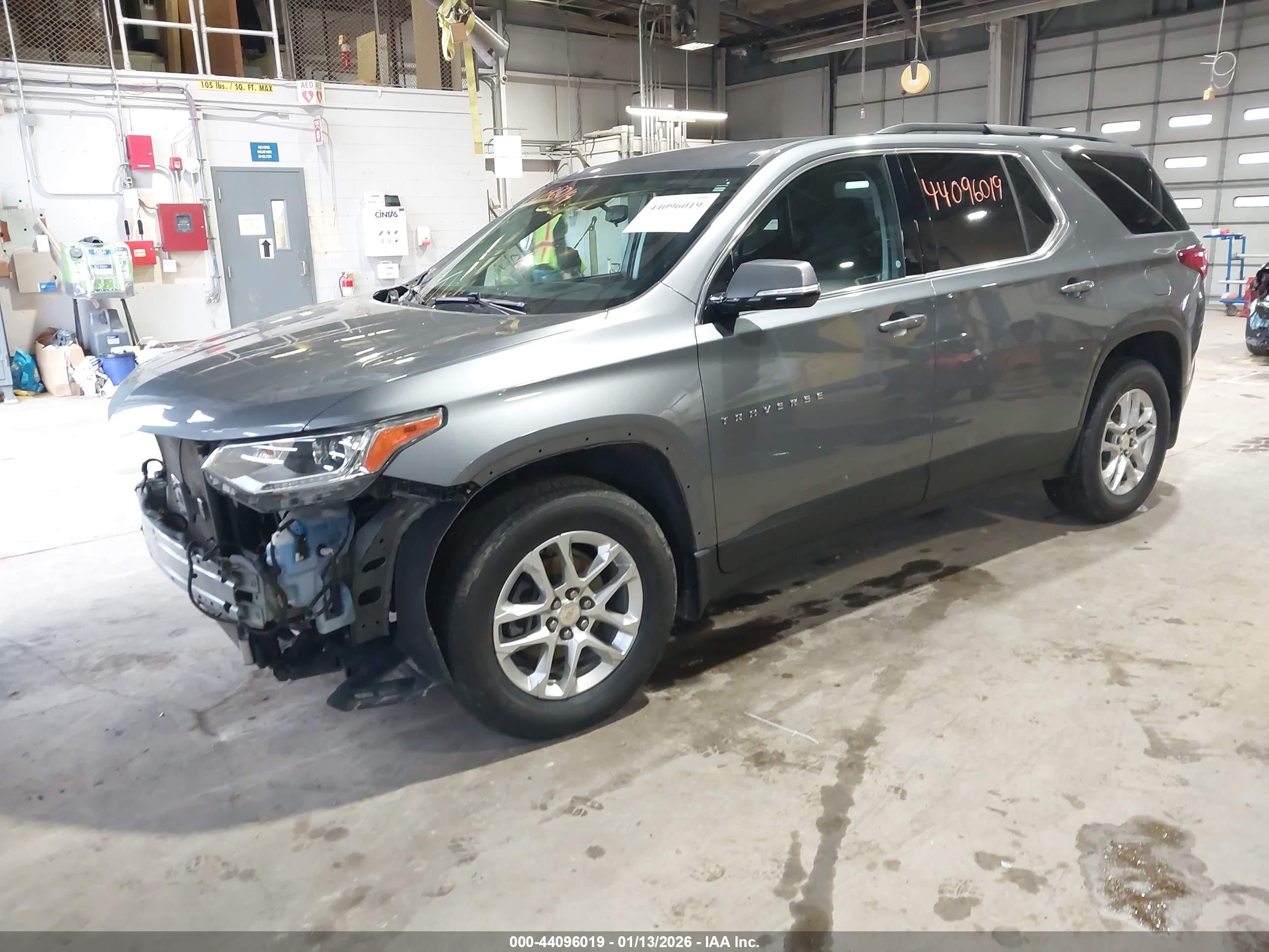CHEVROLET TRAVERSE image 2