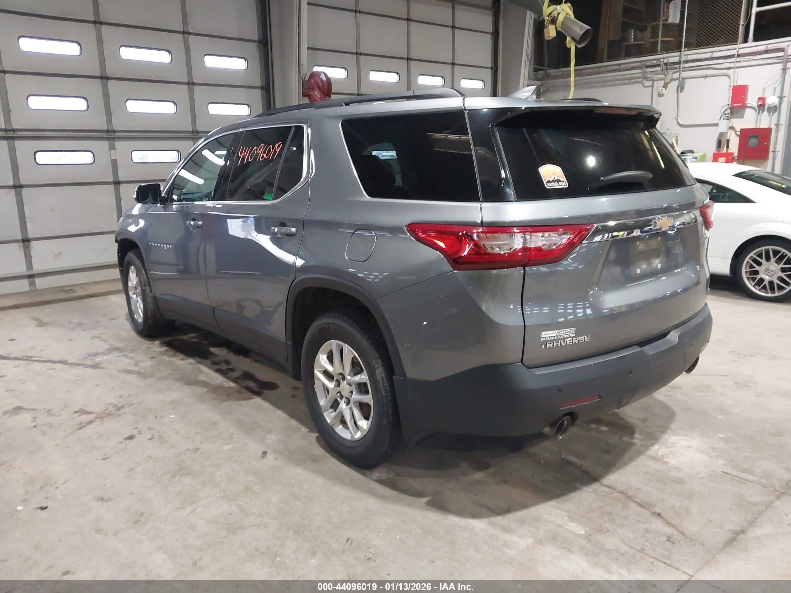 CHEVROLET TRAVERSE image 3
