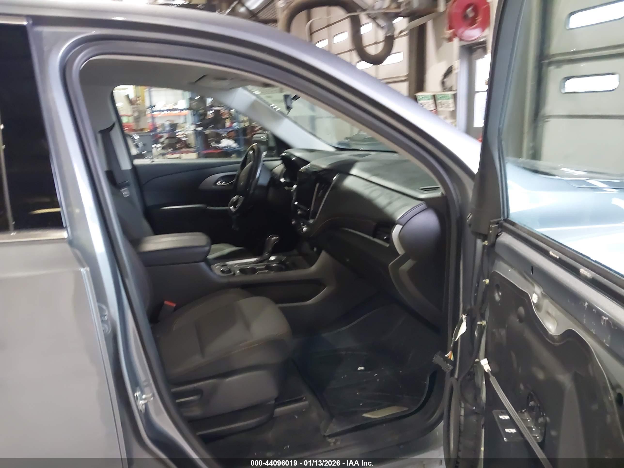 CHEVROLET TRAVERSE image 5